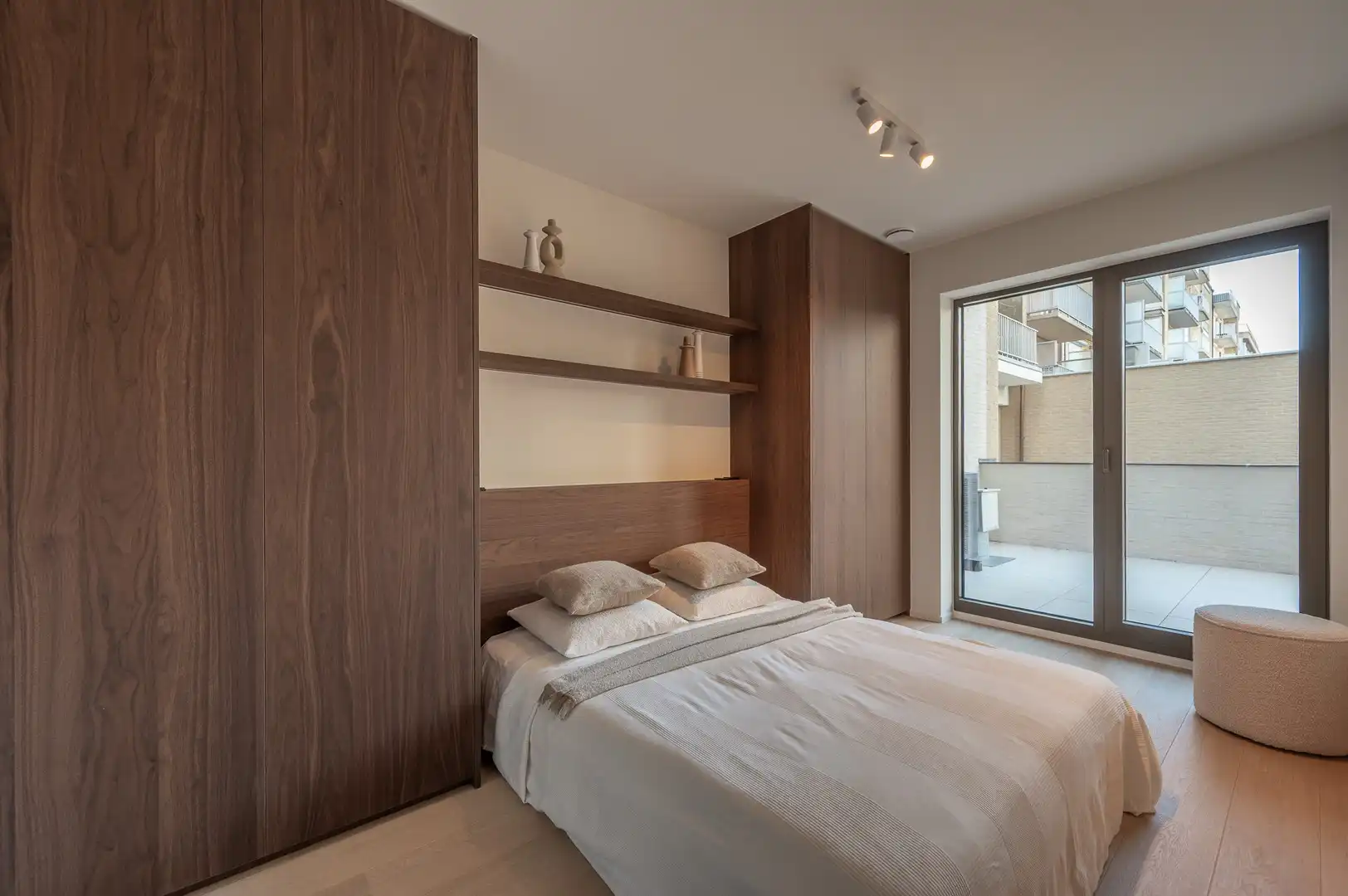 Nieuwbouw appartement op een centrale ligging te Knokke, vlakbij het Zegemeer en op wandelafstand van het strand. foto 12