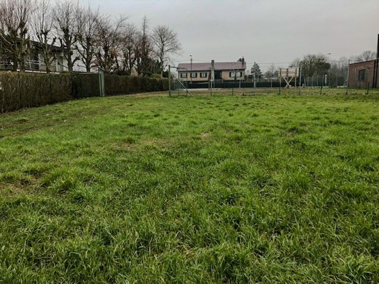 Residentieel gelegen stuk bouwgrond van 1500m² met aanpalend stuk groenzone van 1000m² foto 4