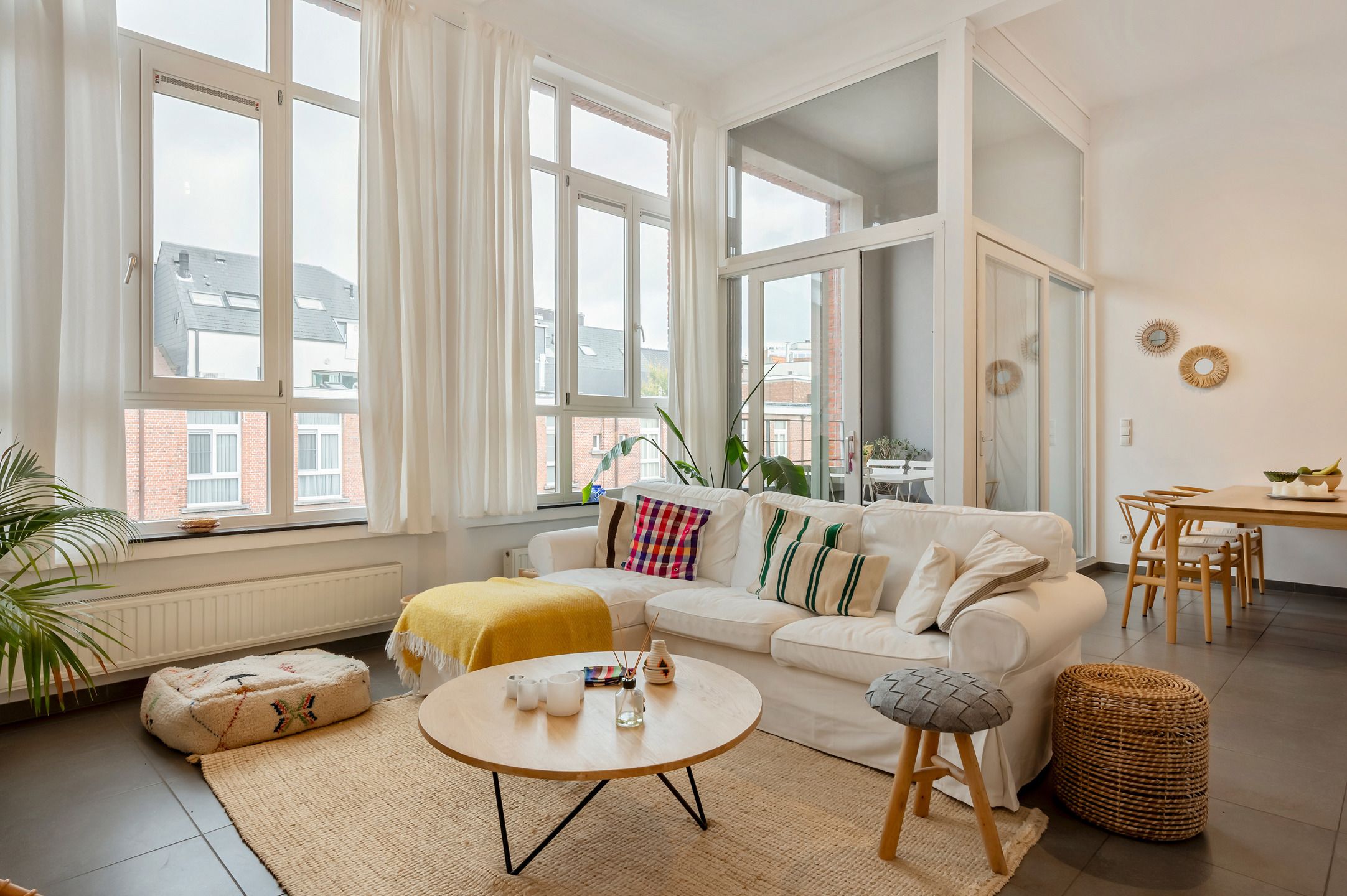   Ruim en modern appartement met gezellig terras. foto {{pictureIndex}}