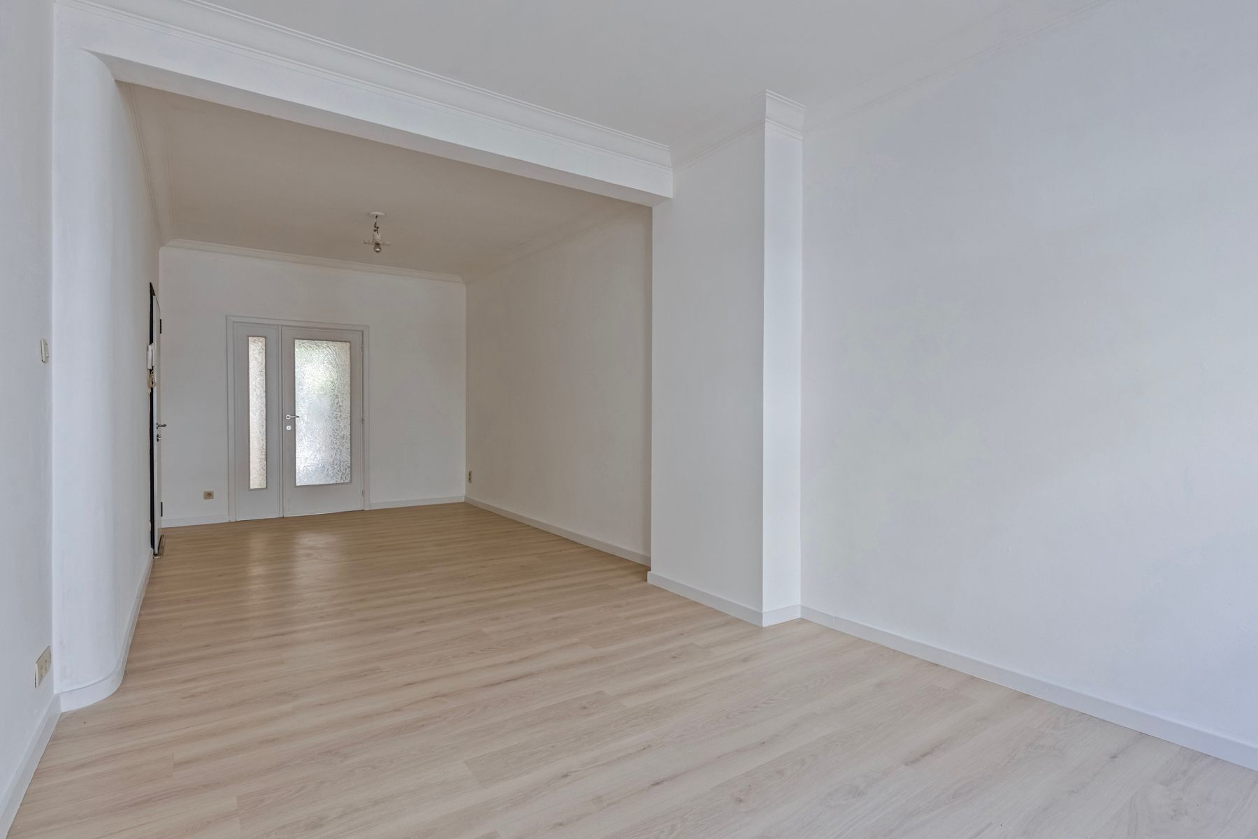 Instapklaar 1-slaapkamerappartement met ruime tuin. foto 3