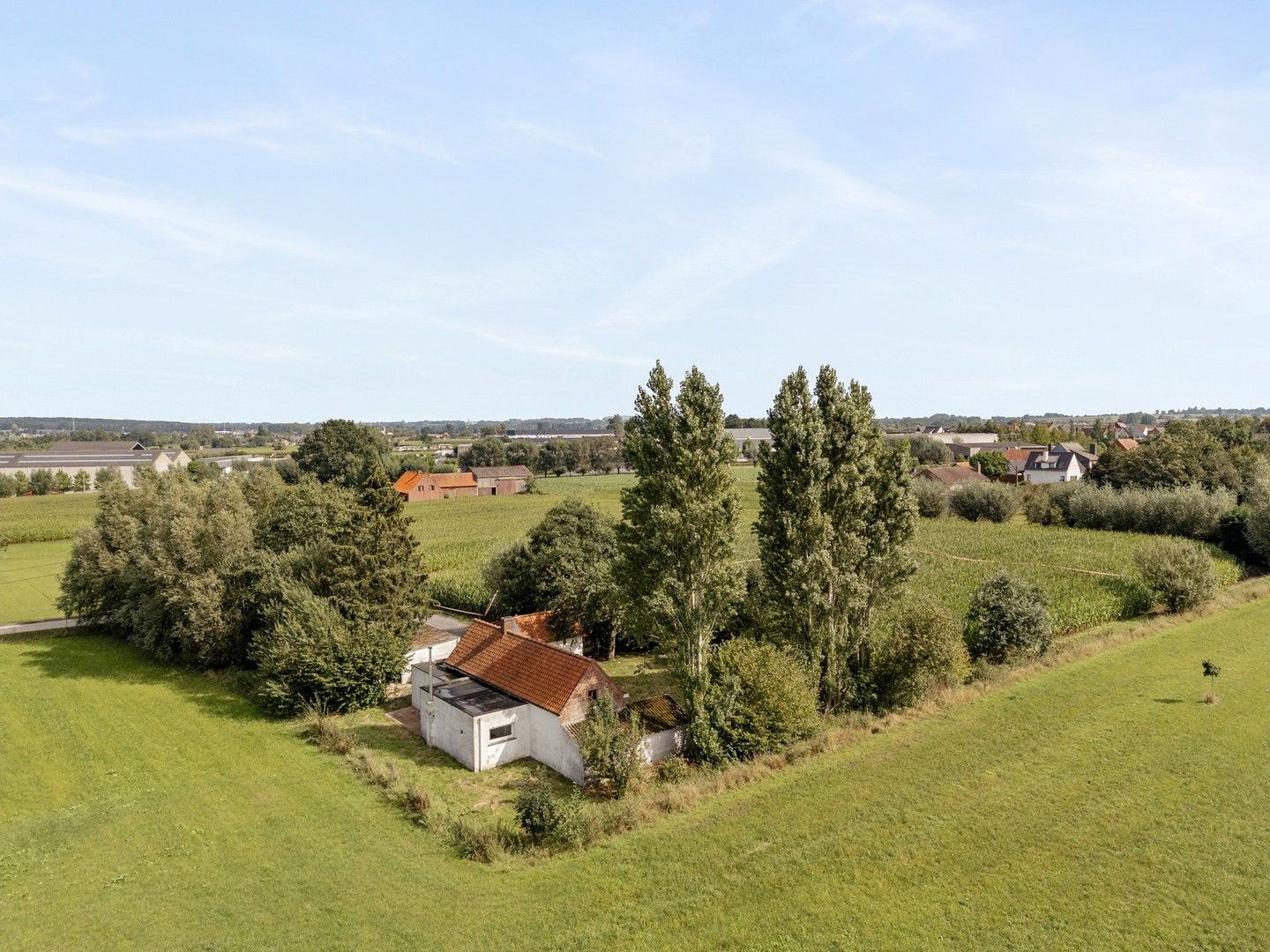 Volledig te renoveren landelijk knus woonhuis of zelf te bouwen woning op deze prachtige locatie in Ingooigem foto 4