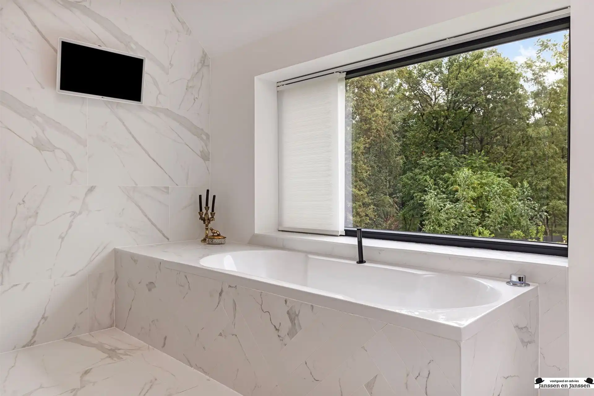 Zeldzame nieuwbouwwoning op een perceel van 40 are met imposante tuin in Kapellen  foto 24