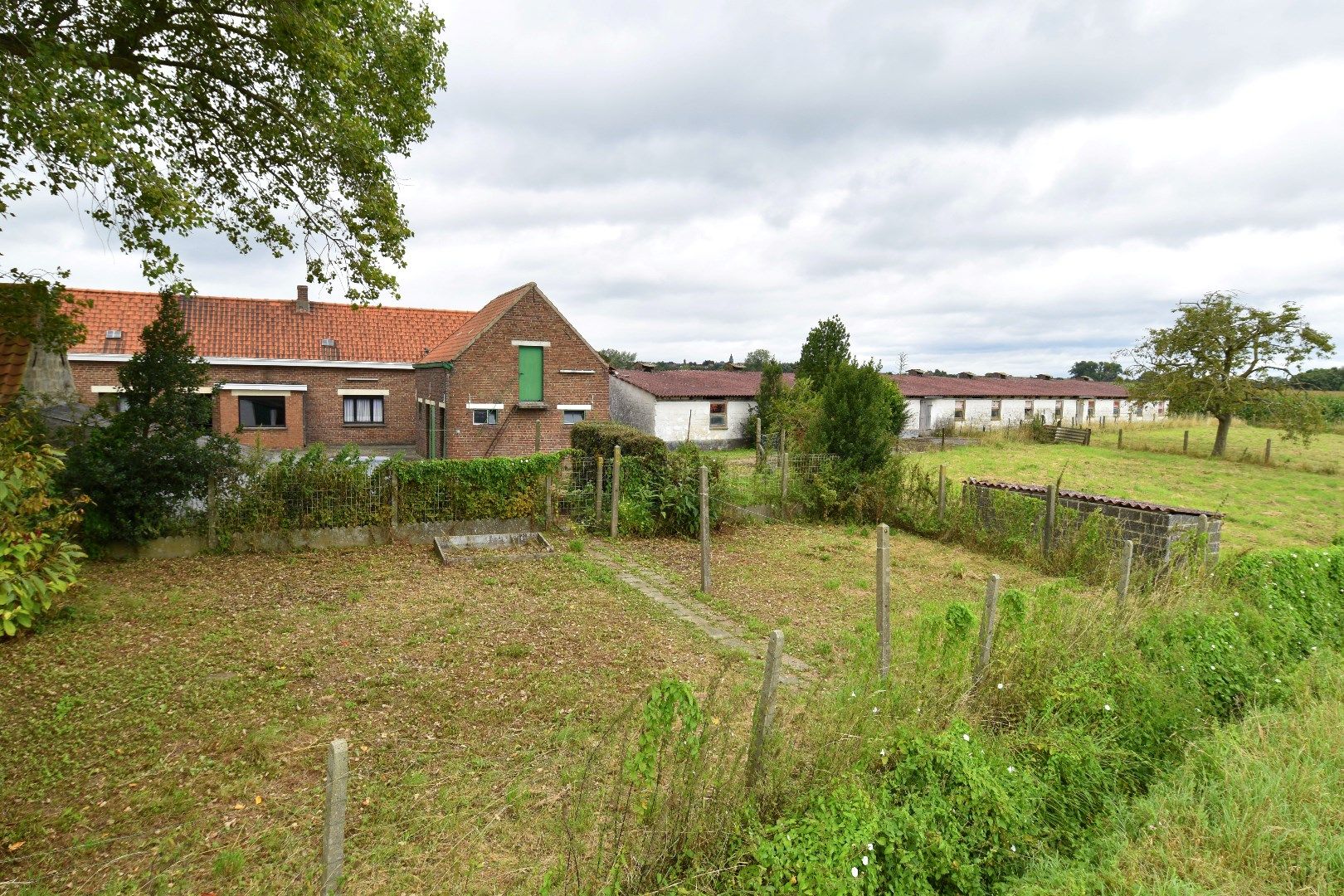 Hoeve op 11.106 m² te koop in het landelijke Spiere-Helkijn foto 1