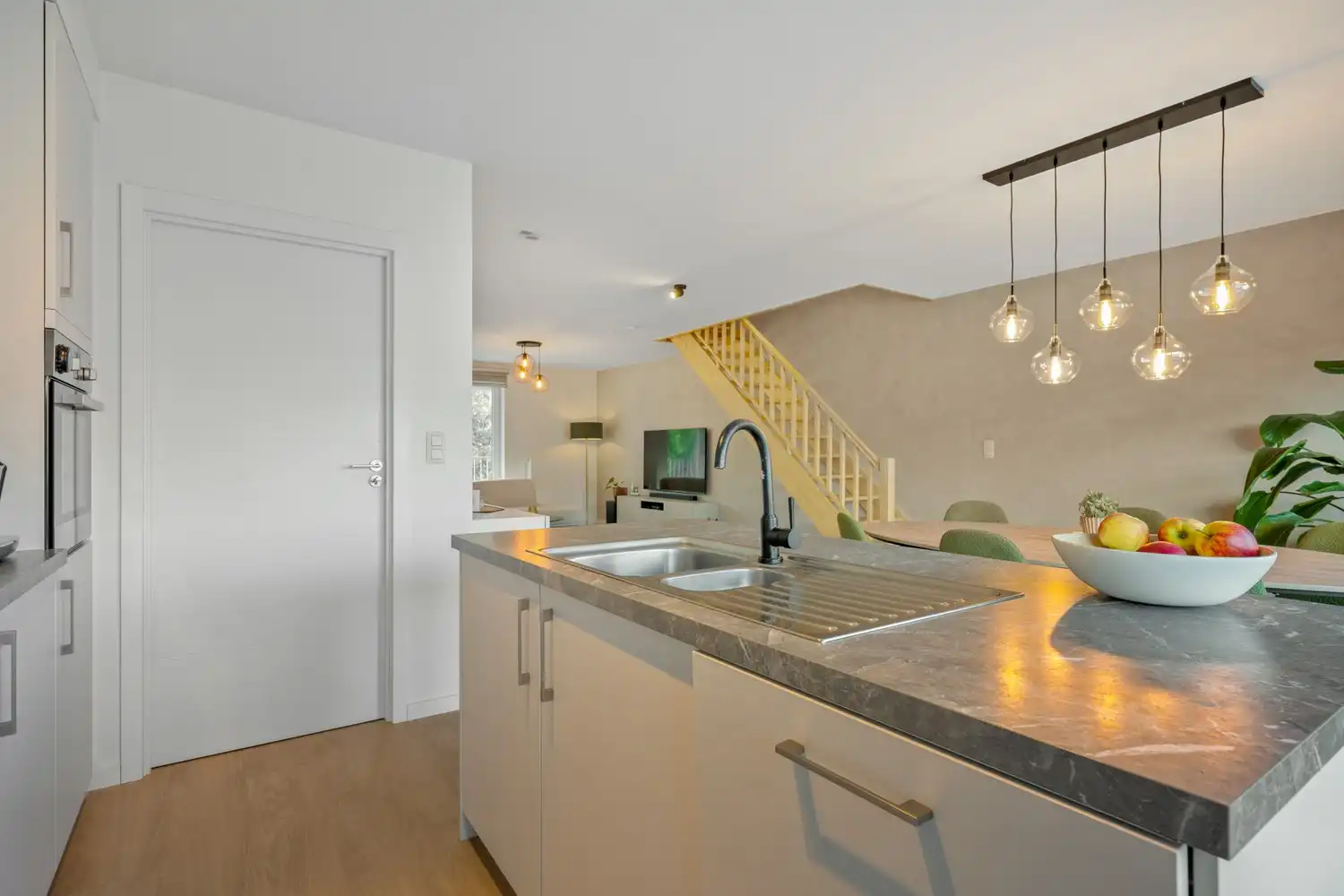 Recent ruim duplex appartement met 2 slpkrs en terras te Schriek foto 6