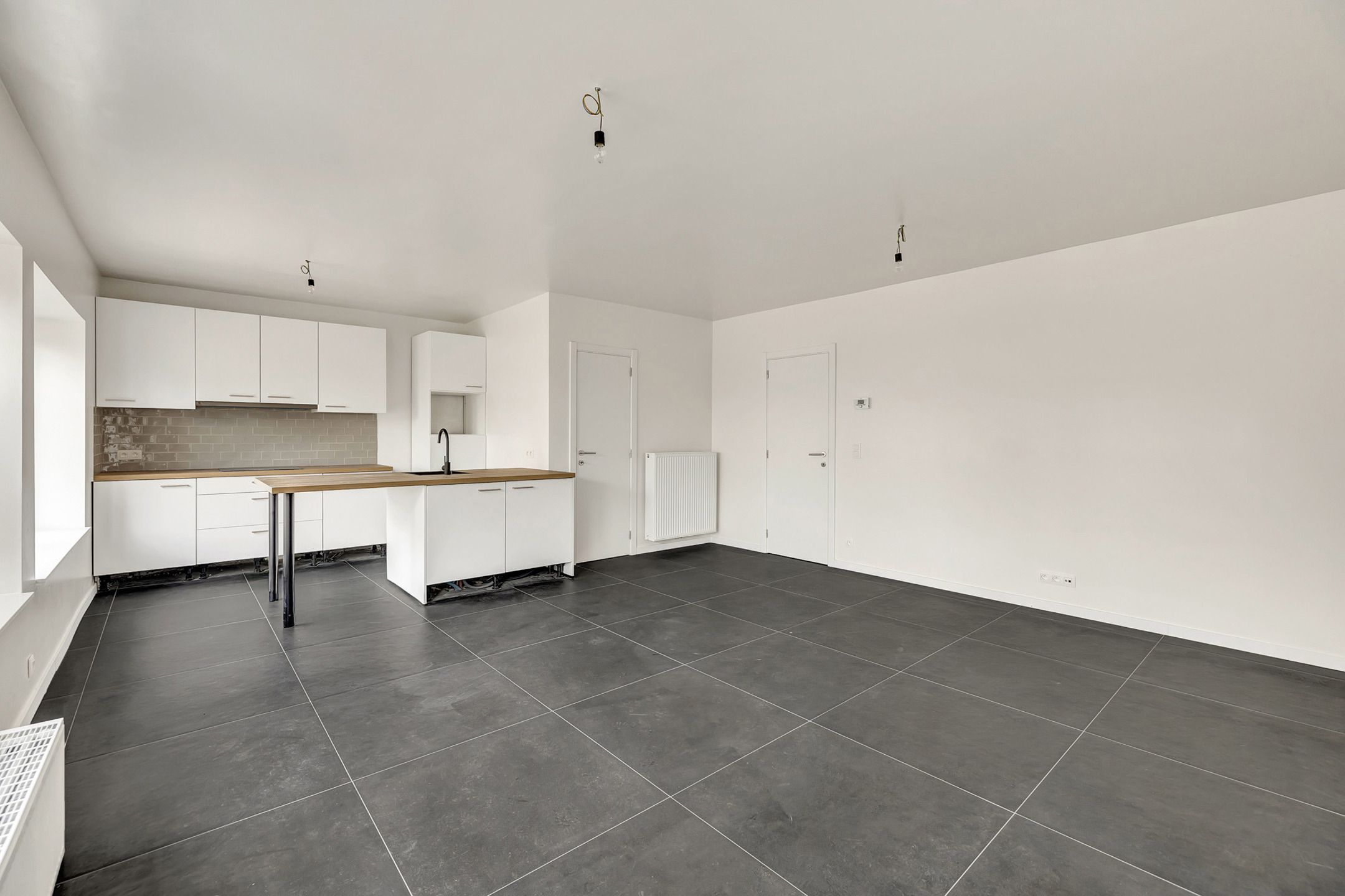 Totaal gerenoveerd appartement met 2 slpks en garage foto 6