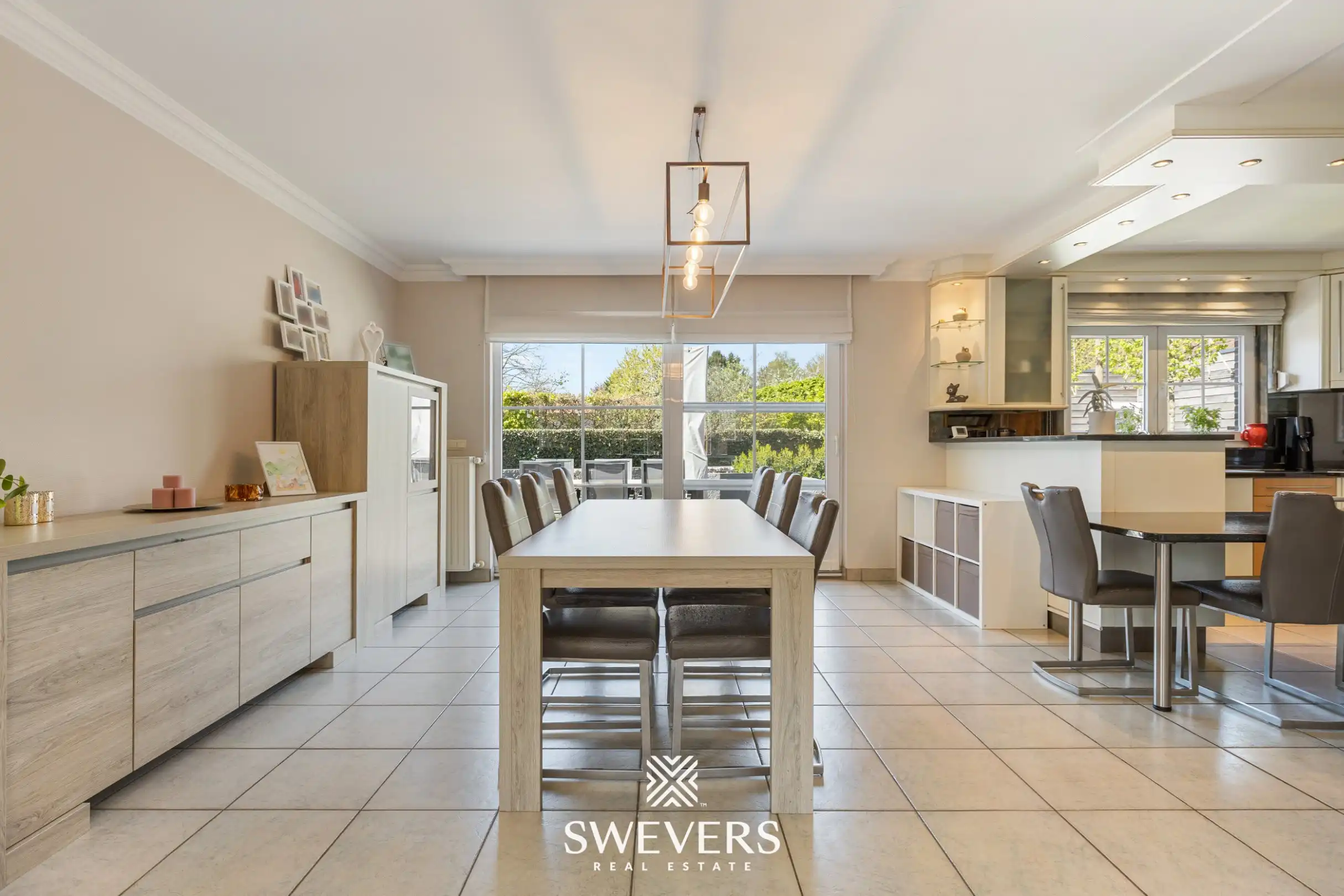 Instapklare woning met prachtig aangelegde tuin en bijgebouw in Helchteren foto 5