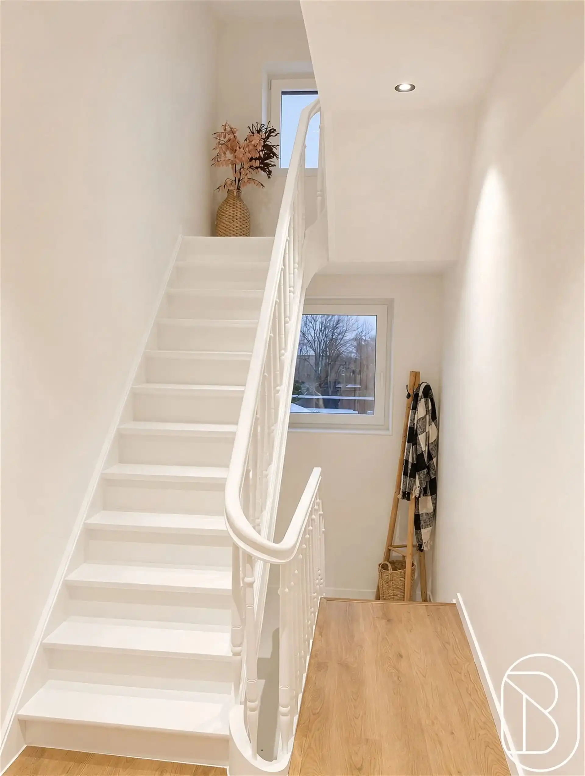 Volledig gerenoveerde woning met 3slpk, tuin en uitweg! foto 10