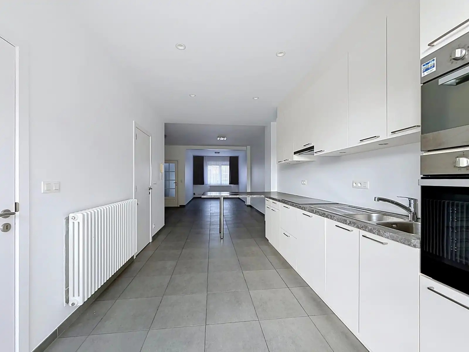 Instapklare gezinswoning met 4 SLPK, 3 Badkamers én Tuin! foto 7