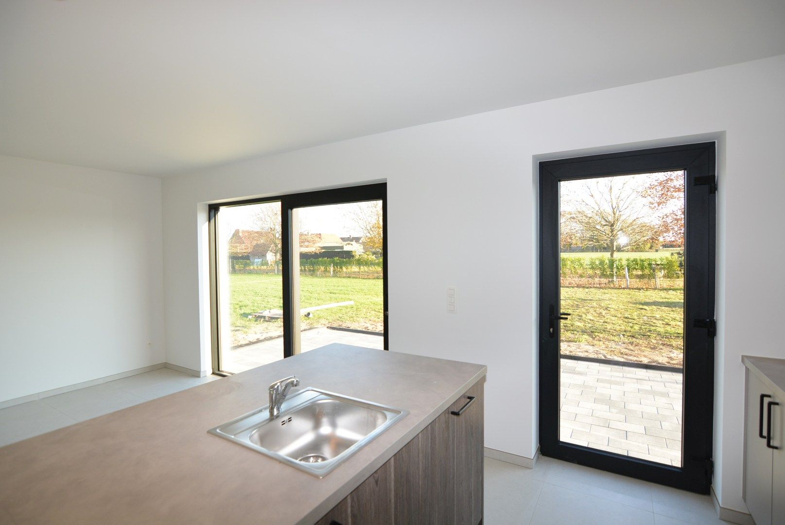 Halfvrijstaande nieuwbouwwoning op 3a 70ca met 3 slpk. foto 6