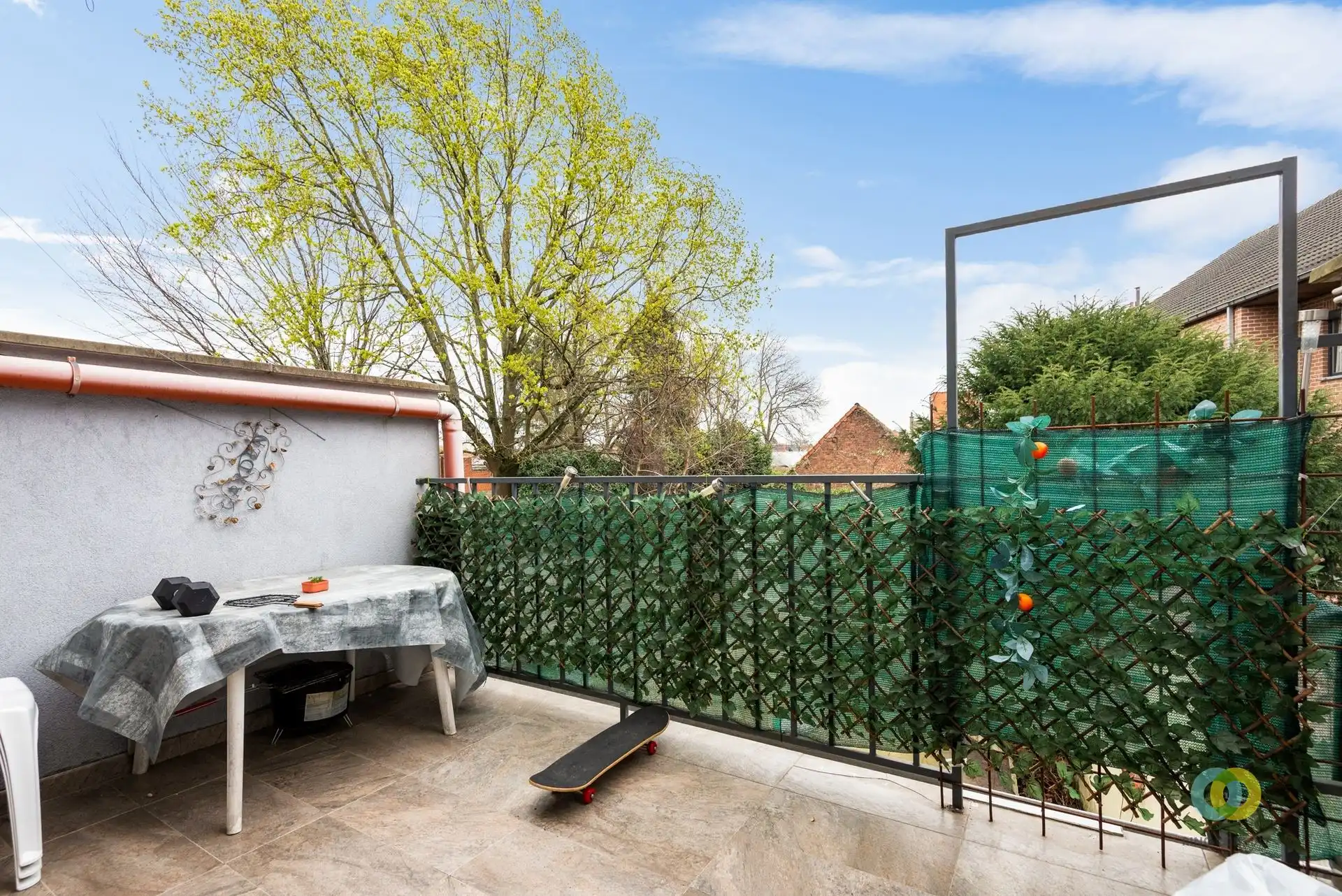 Ruim duplex appartement met 2 slaapkamers en bureau foto 4