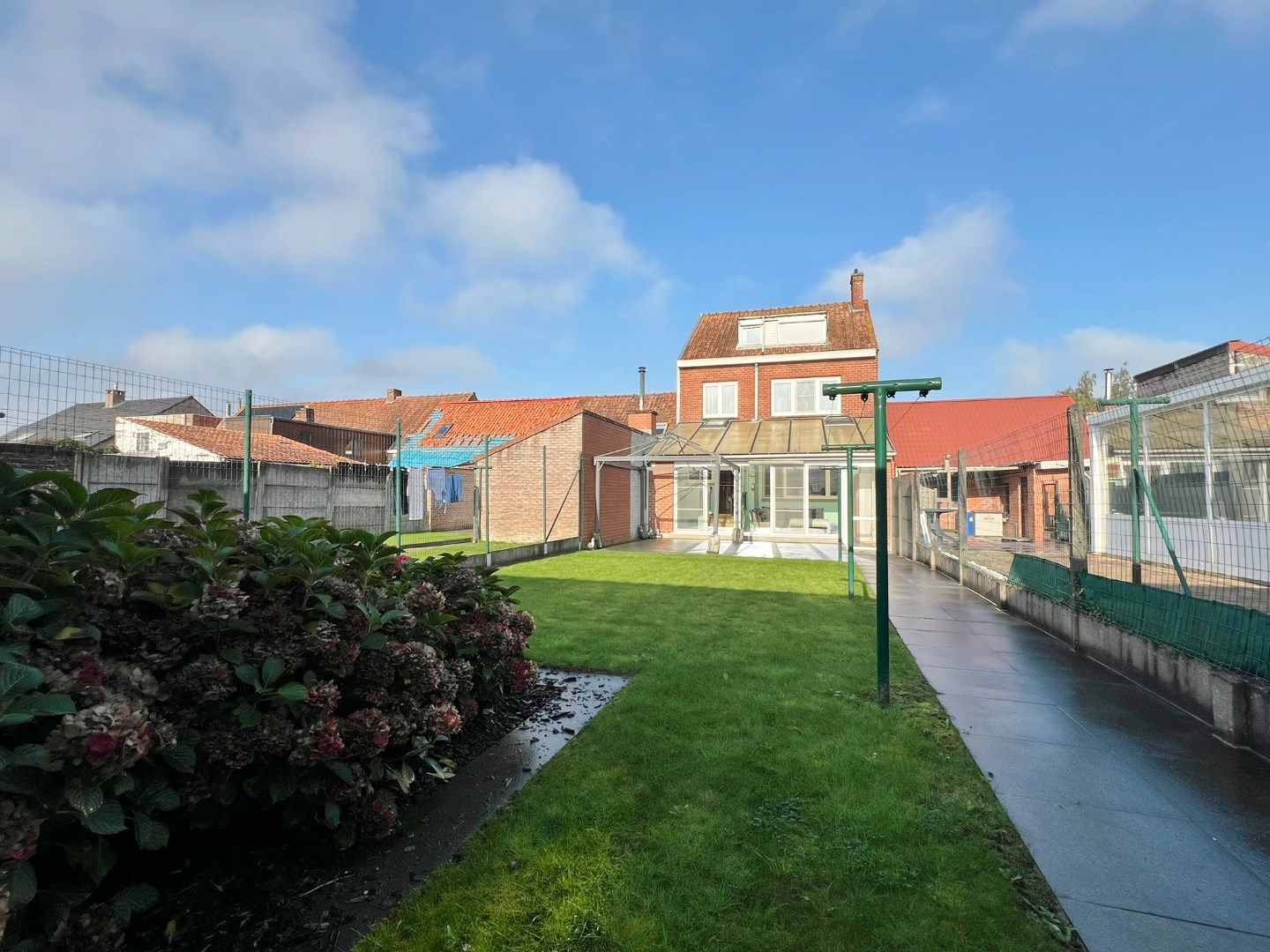 Energiezuinige ruime woning met zuid gerichte tuin en 3 garages in de dorpskern.  foto 20