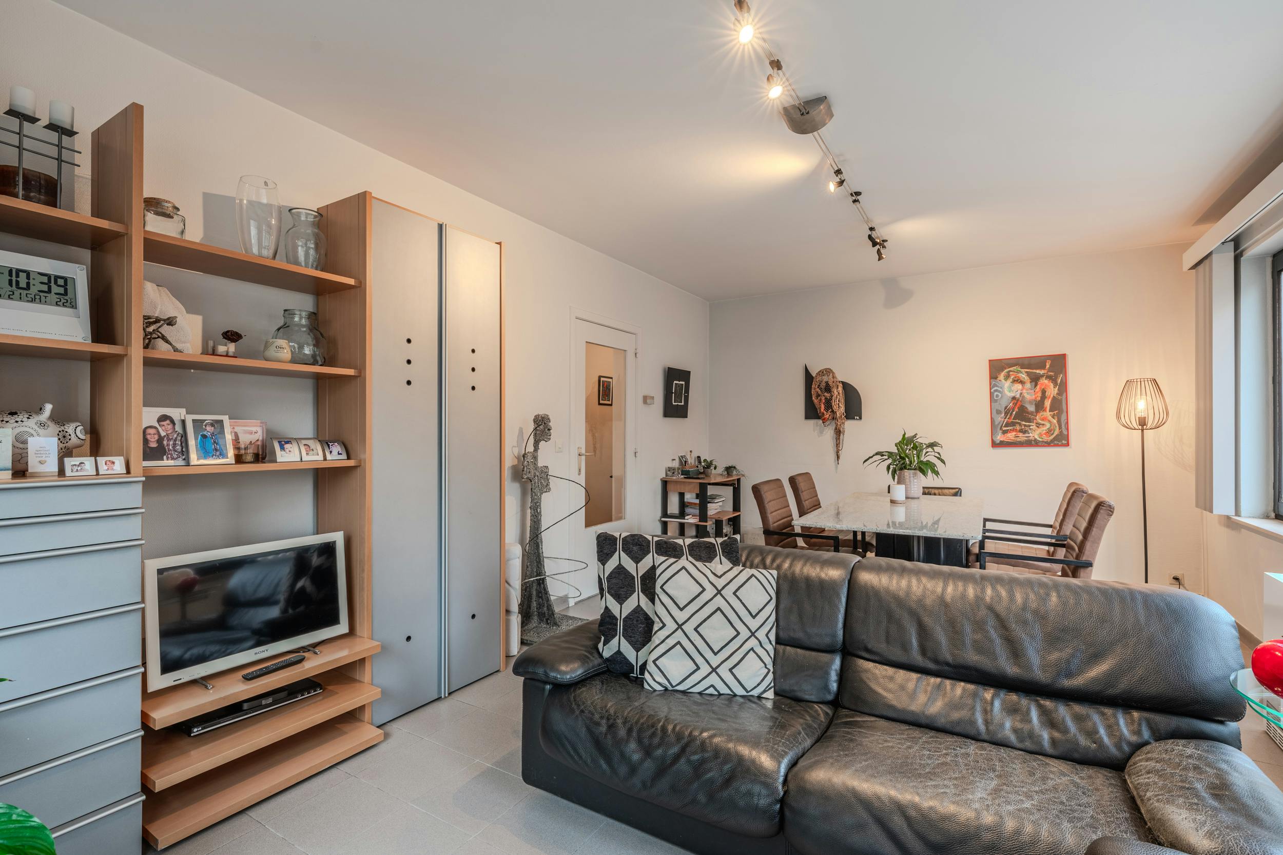 Lichtrijk 2-slaapkamer hoekappartement te koop te Oostende foto 6