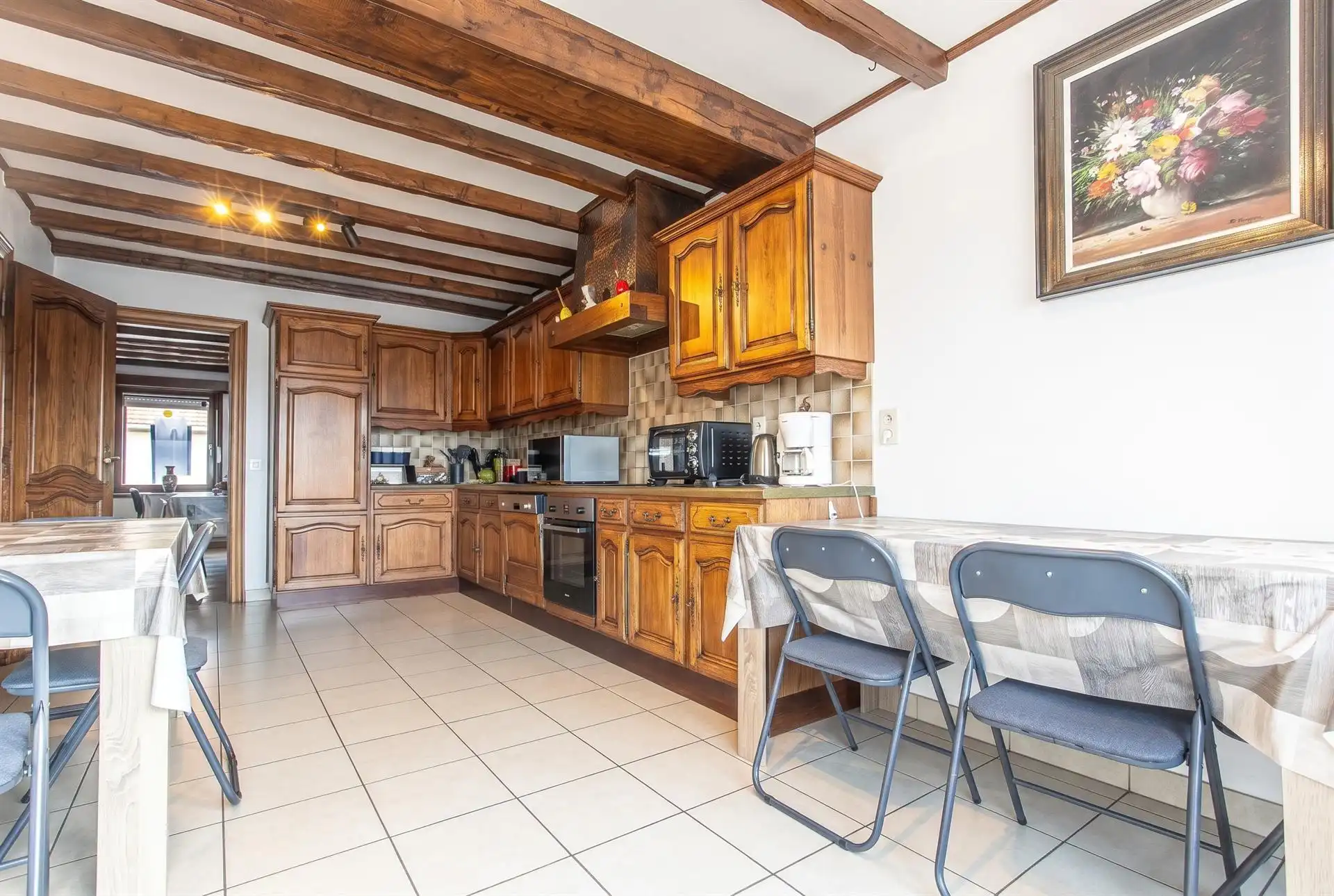 Ruime rijwoning met 4 slaapkamers, polyvalente ruimte, garage en zonnig terras. foto 4