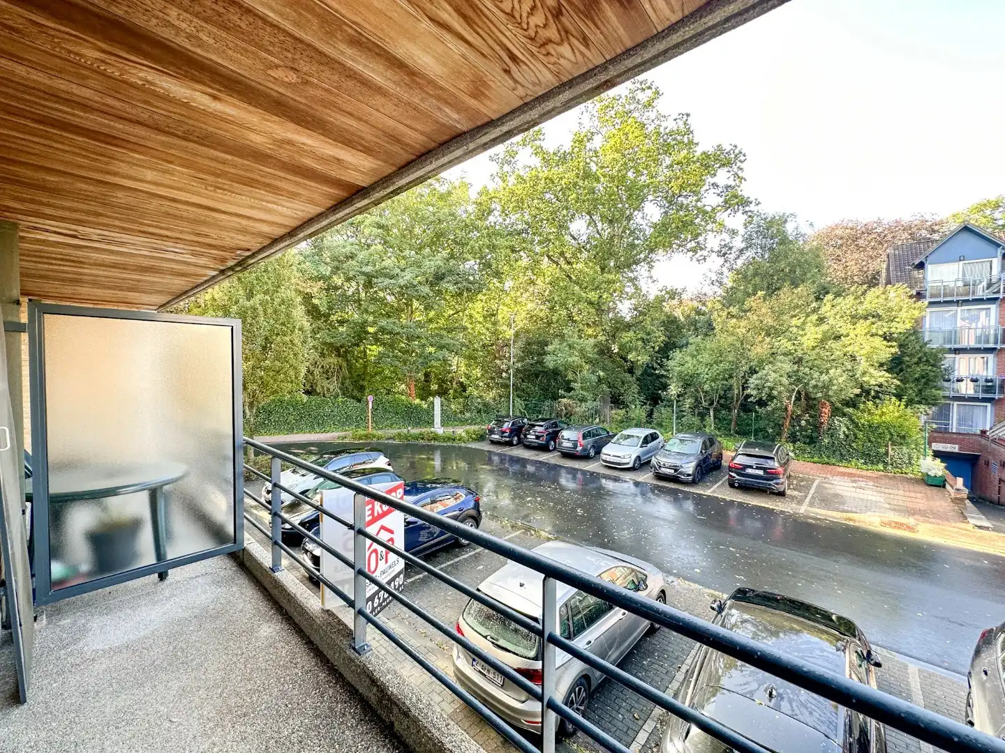 Instapklaar 2-slaapkamer appartement met 2 terrassen (en garage), topligging Torhout. foto 2