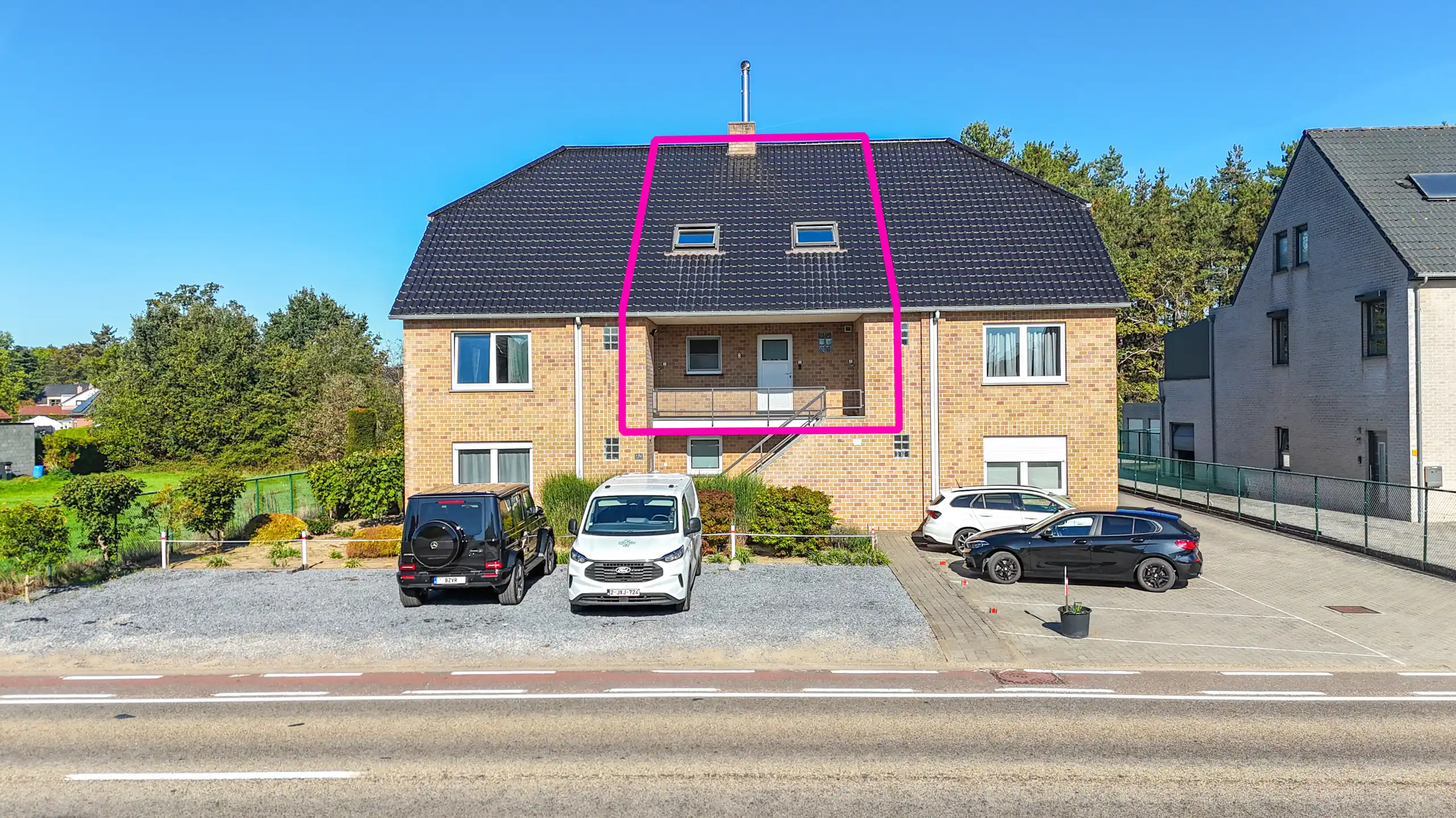 Gezellig duplexappartement met 2 slpks, terras en garage! foto {{pictureIndex}}