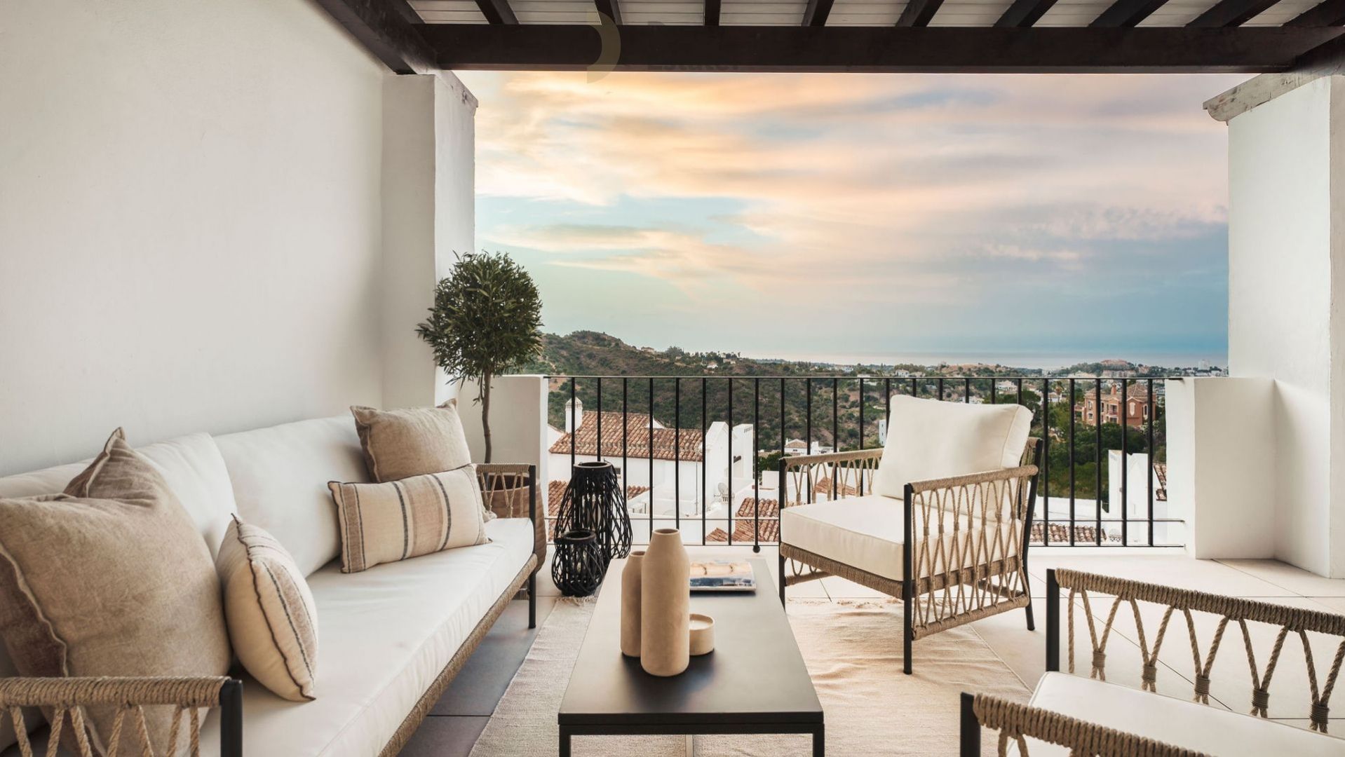 Subliem penthouse met een elegante afwerking te Altos de la Quinta, Benahavis. foto 8