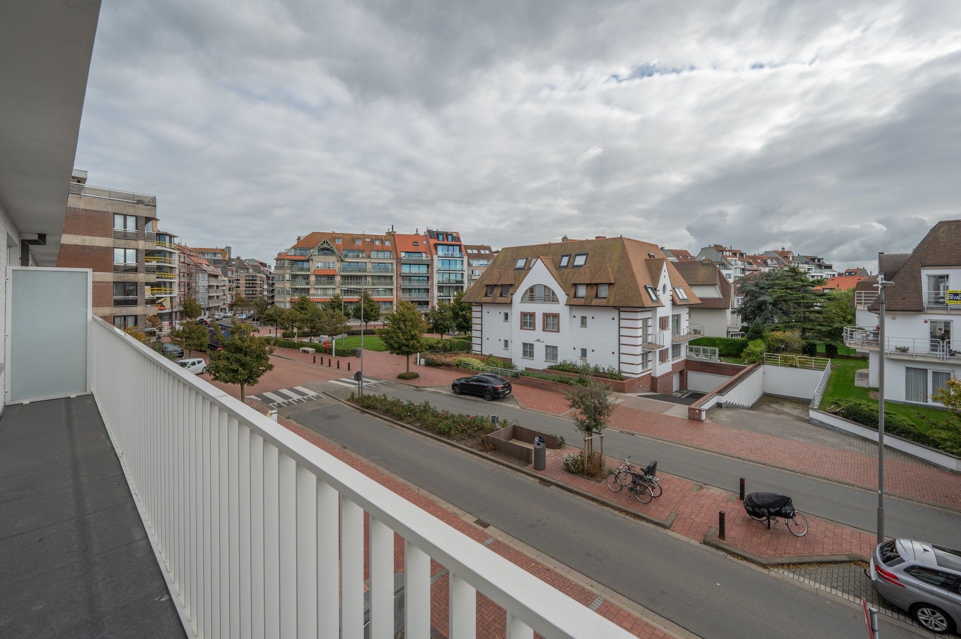 Ongemeubeld: Zonnige studio nabij centrum! foto 11
