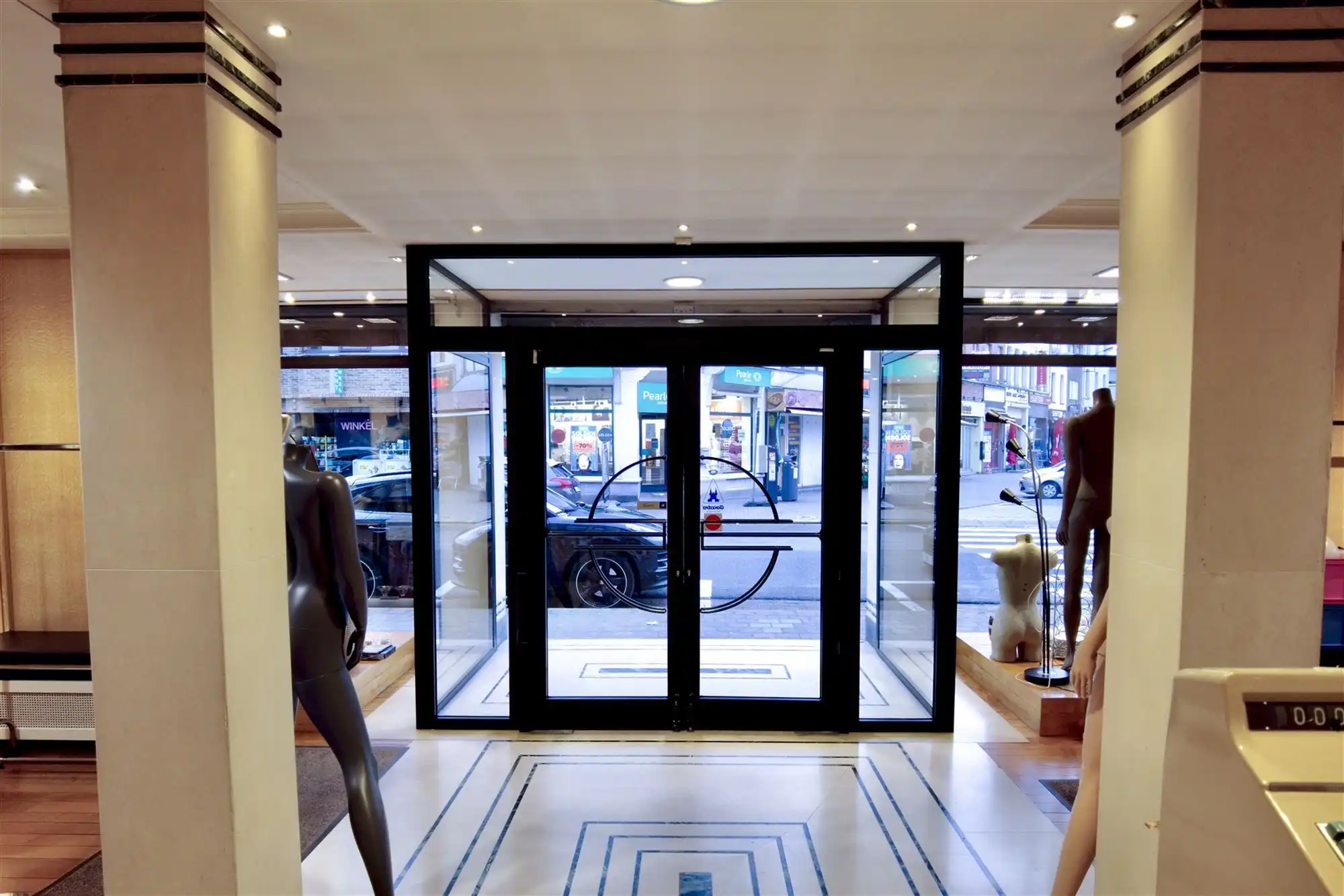 Commercieel pand met woonst op toplocatie. foto 4