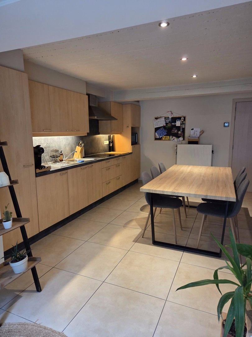 Ruim appartement op het gelijkvloers met tuin en garage foto 3