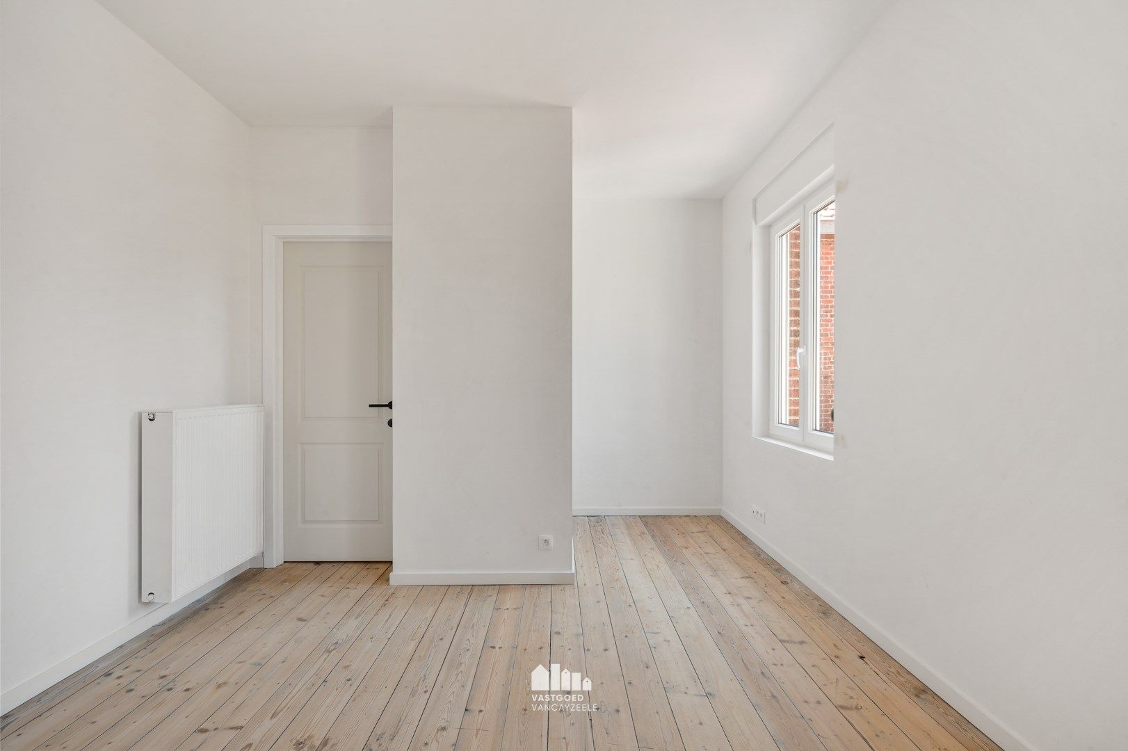 Volledig gerenoveerde herenwoning met grote koer op centrale ligging.  foto 16
