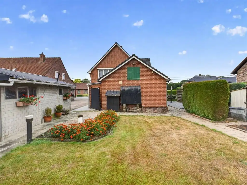 Verzorgde, vrijstaande woning, op te frissen naar eigen smaak foto 5