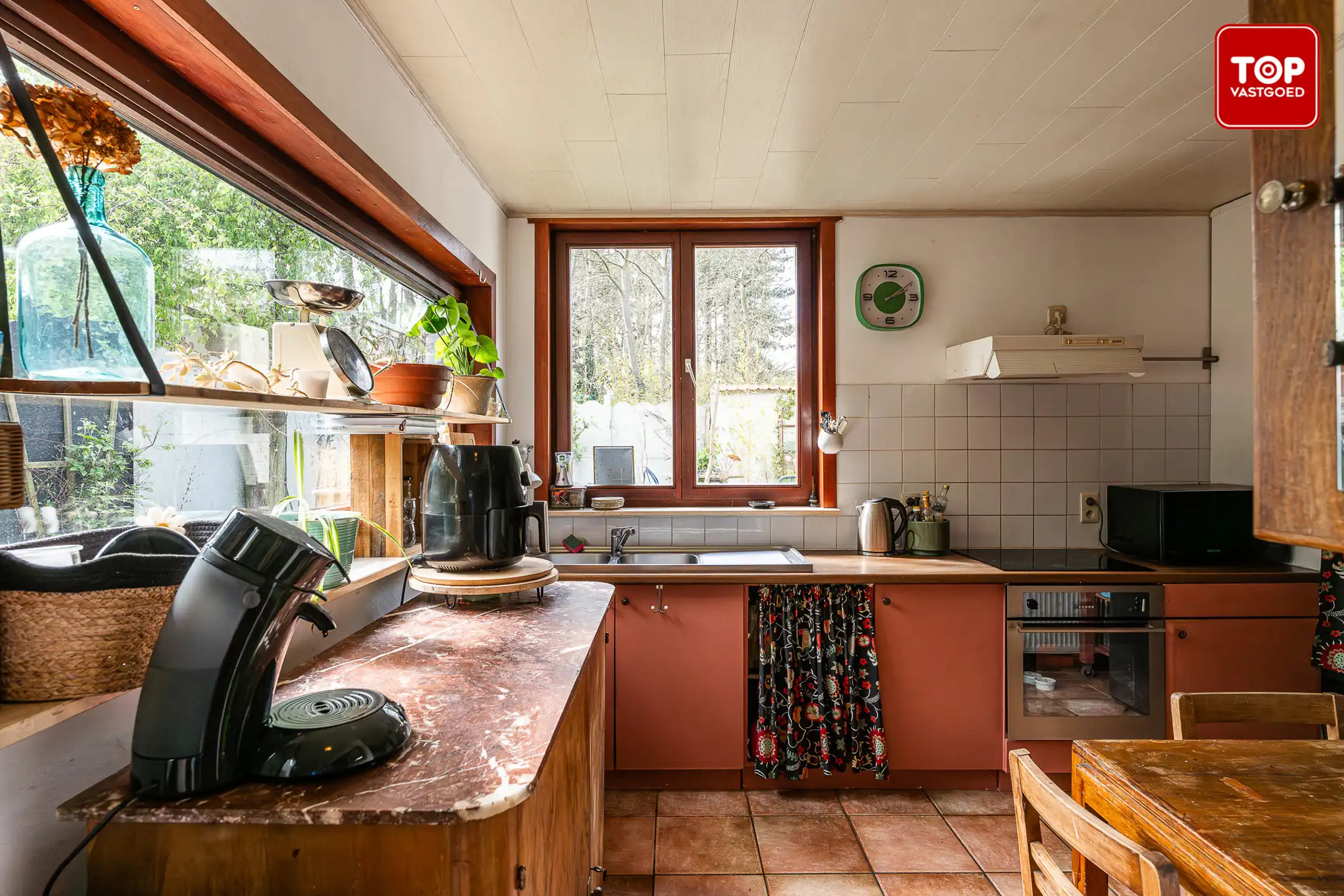 Op te frissen halfopen bebouwing met leuke tuin. foto 8