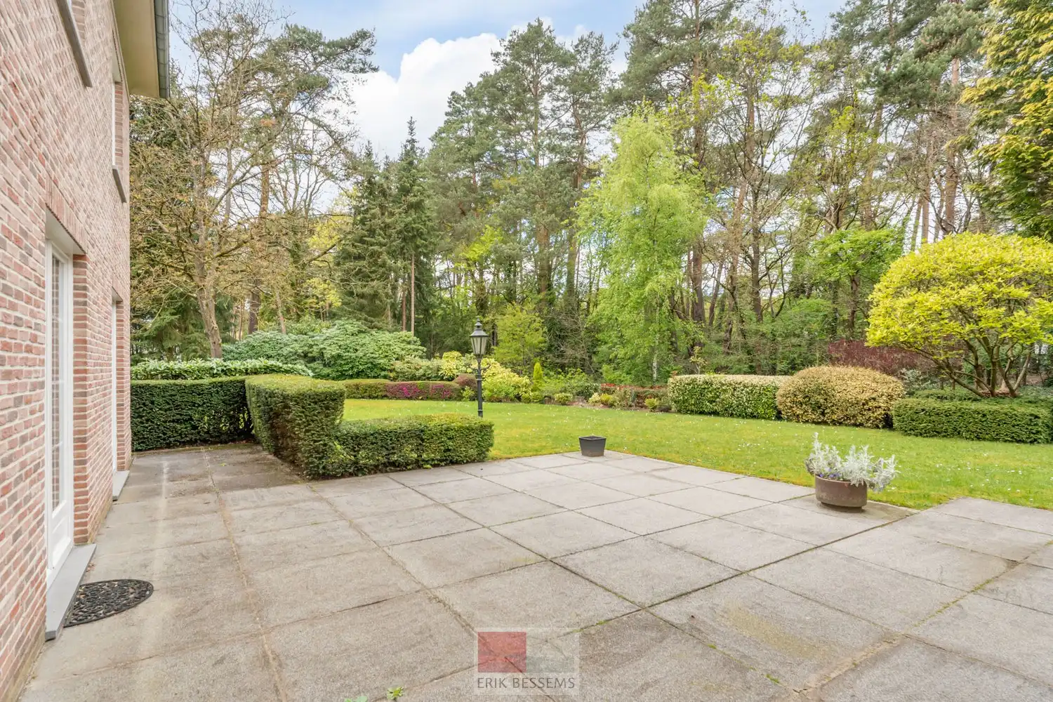 Exclusieve villa met natuurleien dak, gelegen op een unieke toplocatie in het prachtige Maasmechelen, gelegen op een perceel van 3295m². foto 24