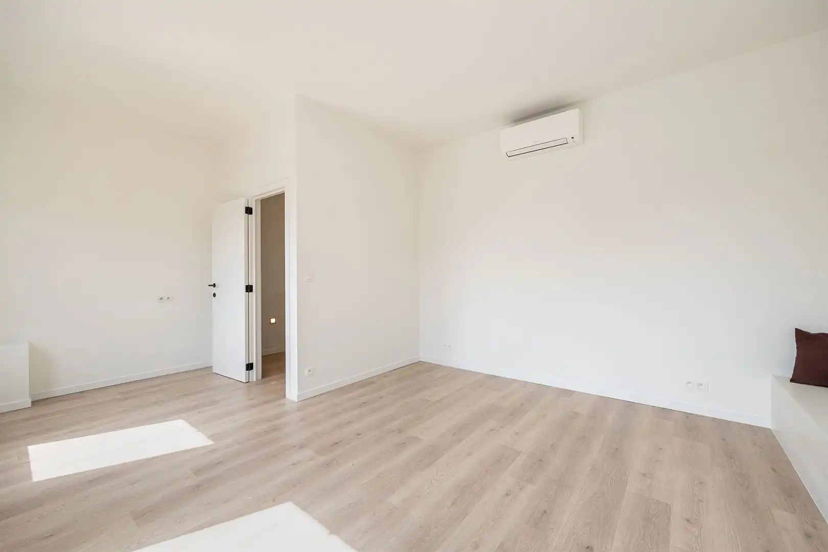 Instapklare herenwoning met privéparking, zonnepanelen en zuidgerichte patio foto 24