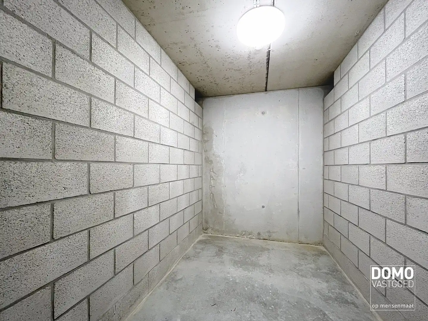 RUIM TWEE SLAAPKAMER APPARTEMENT MET TERRAS, LIFT EN AUTOSTANDPLAATS IN CENTRUM KERMT foto 13