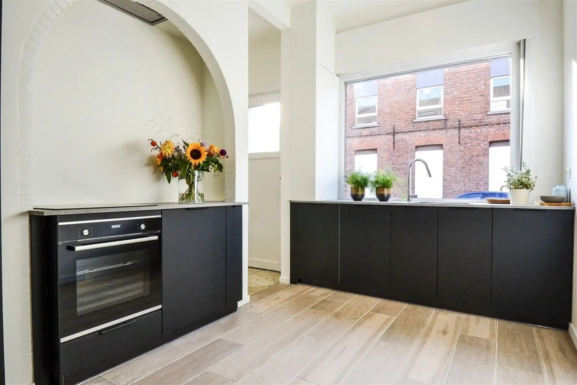Centraal gelegen, instapklare stadswoning met 2 slaapkamers foto 3