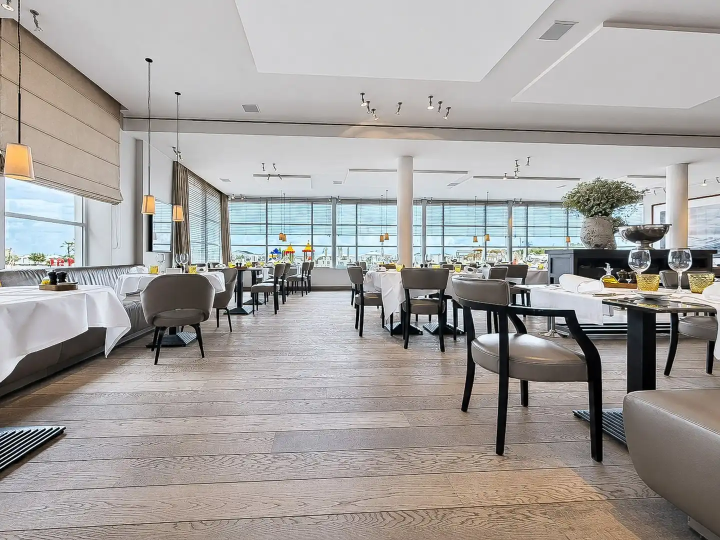 Gekende brasserie Bristol op de Zeedijk van Heist te koop of te huur mits overname foto 18