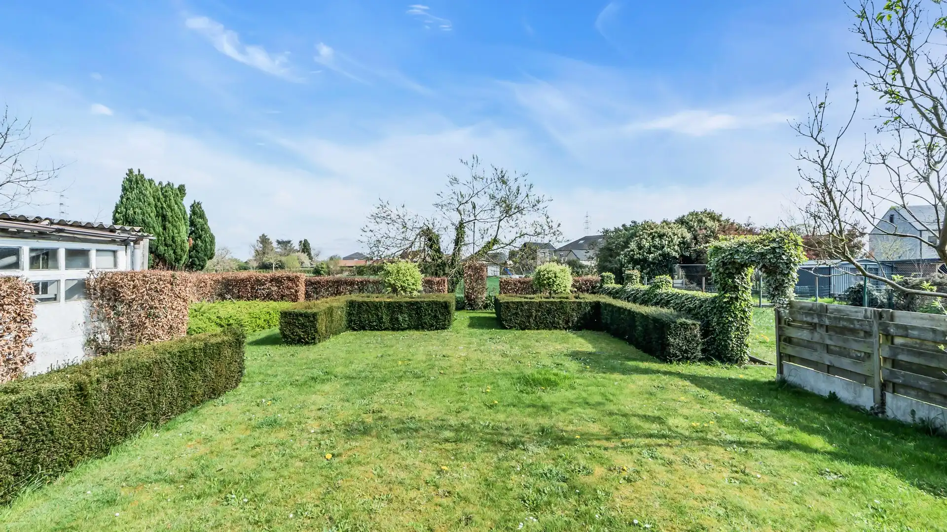 Op te frissen woning met 3 slpkrs te Maasmechelen foto 4