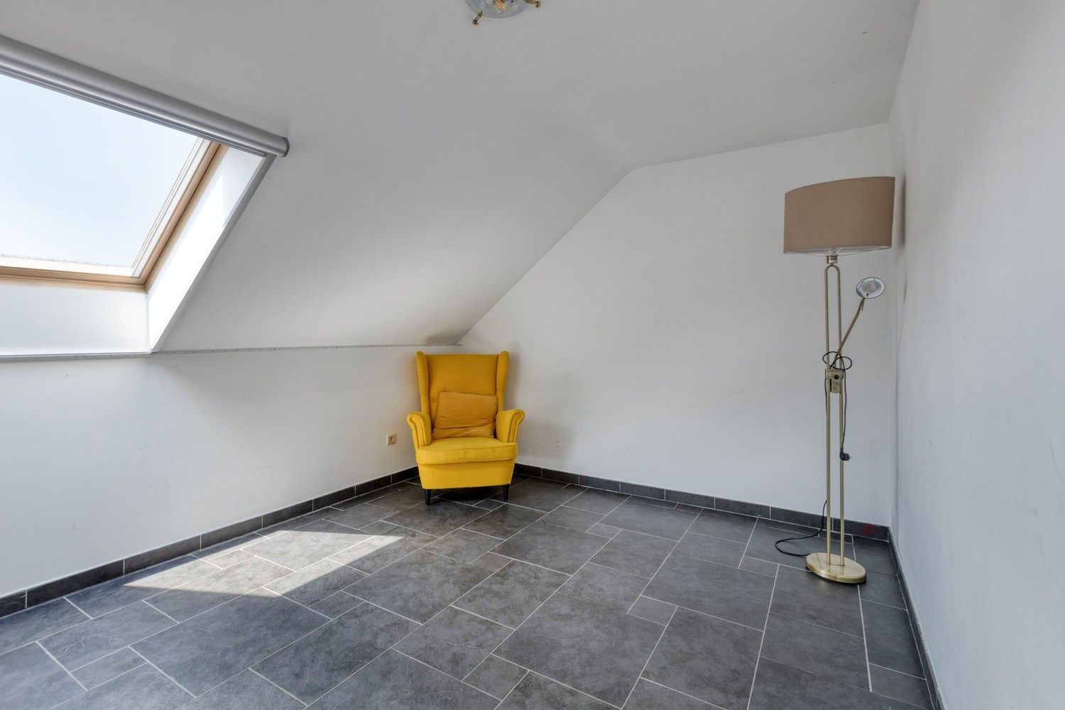 Gezellig duplex-appartement met 3 slaapkamers aan de Groenstraat in Kuringen, Hasselt. foto 13