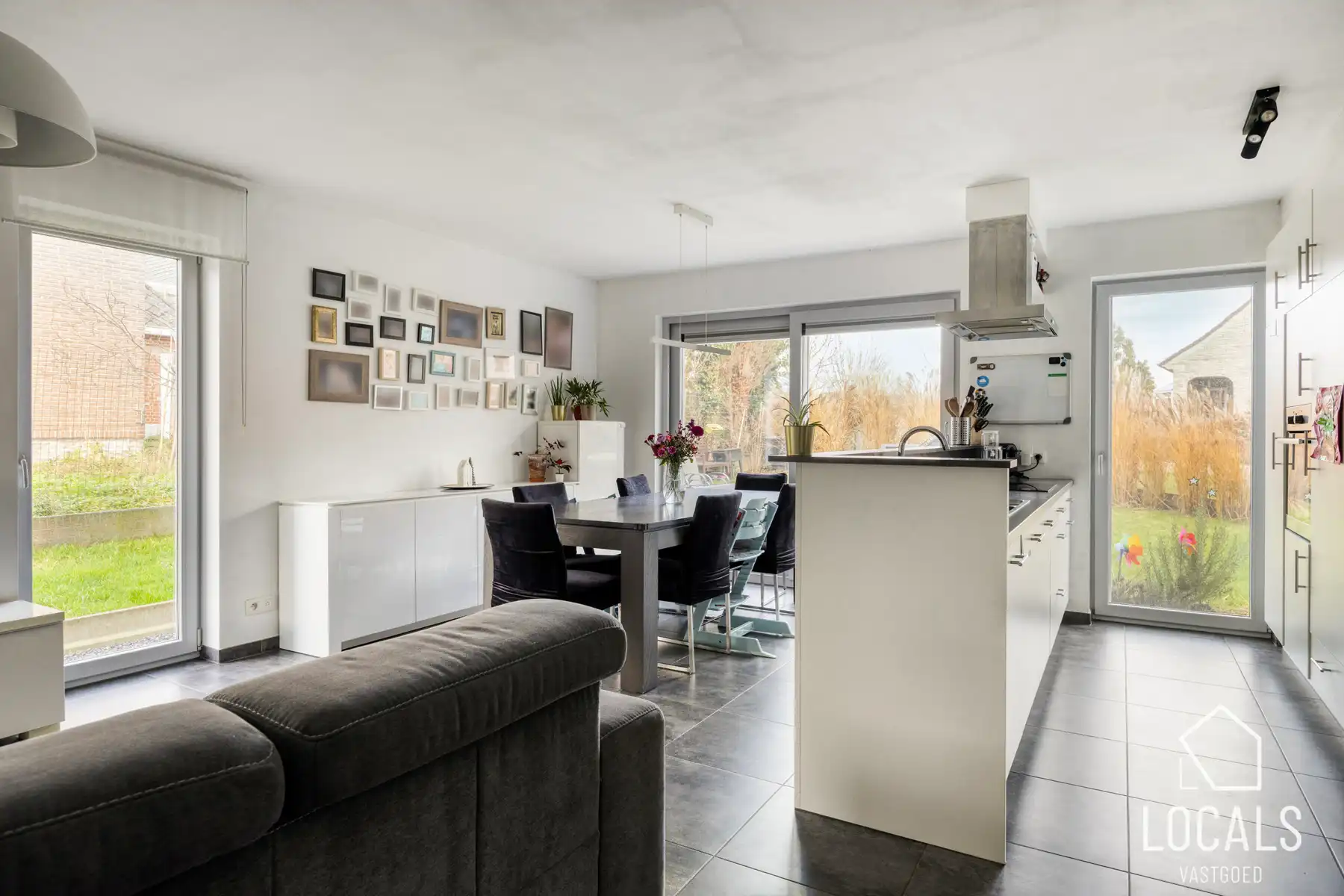 Recente instapklare HOB met garage, tuin en 3 slaapkamers foto 4