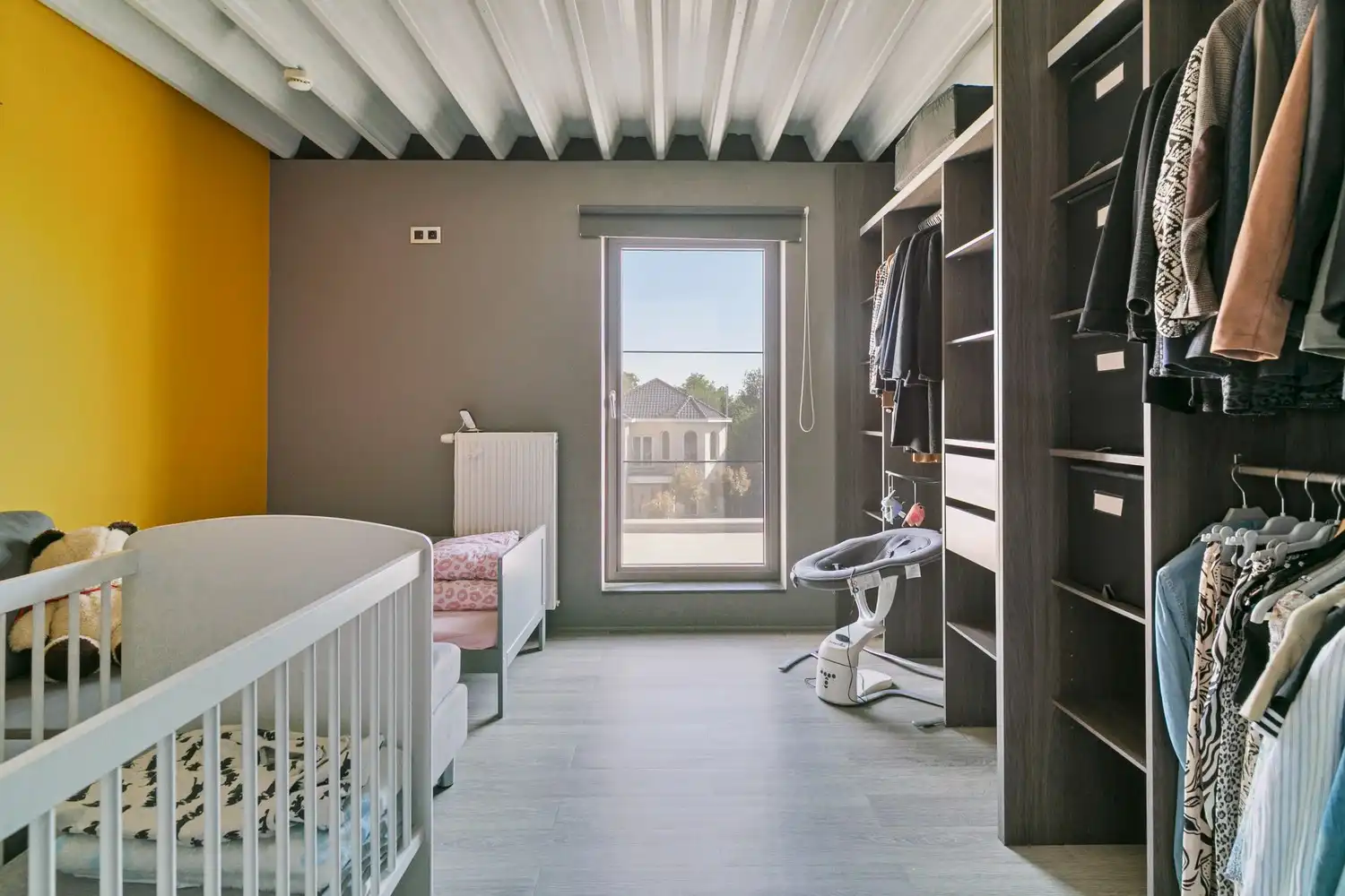 Handelsruimte met luxe duplex-appartement en verhuurde loodsen op het industrieterrein in Lanaken foto 39