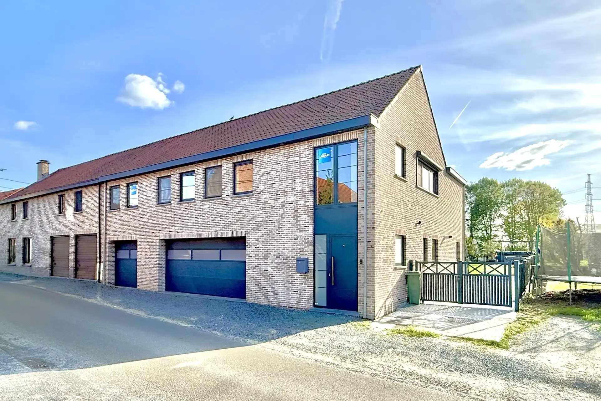 Instapklaar -  garage 113m² -  rustige ligging foto {{pictureIndex}}
