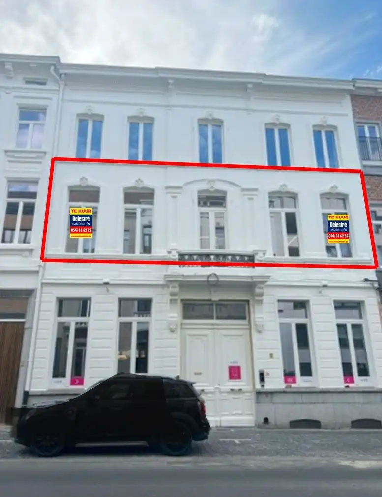 HIPPE INSTAPKLARE KANTOREN IN GERENOVEERDE HERENWONING foto {{pictureIndex}}