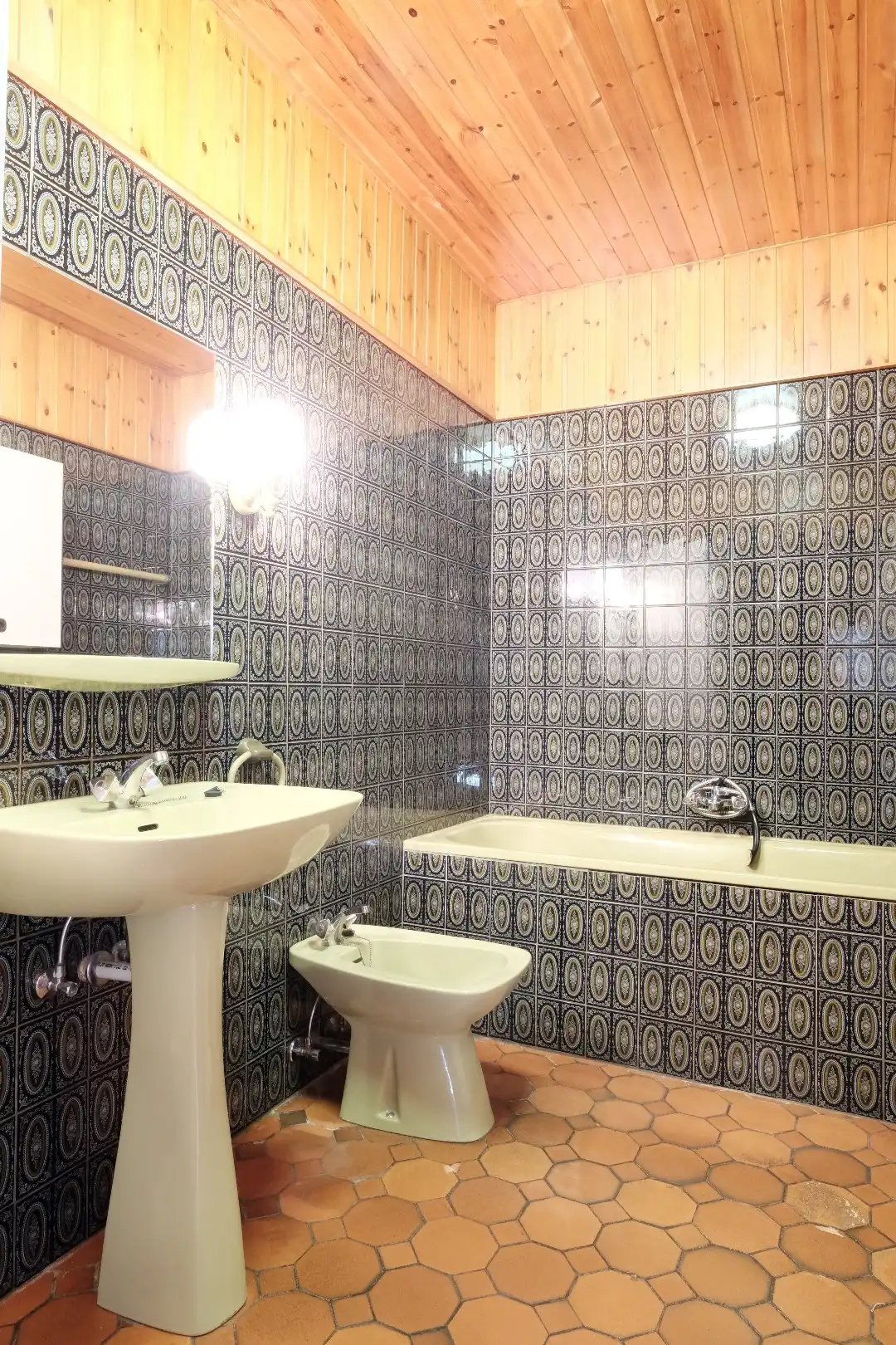 Ruime halfopen woning met 5 slaapkamers, 2 garages en zuidgerichte tuin foto 9