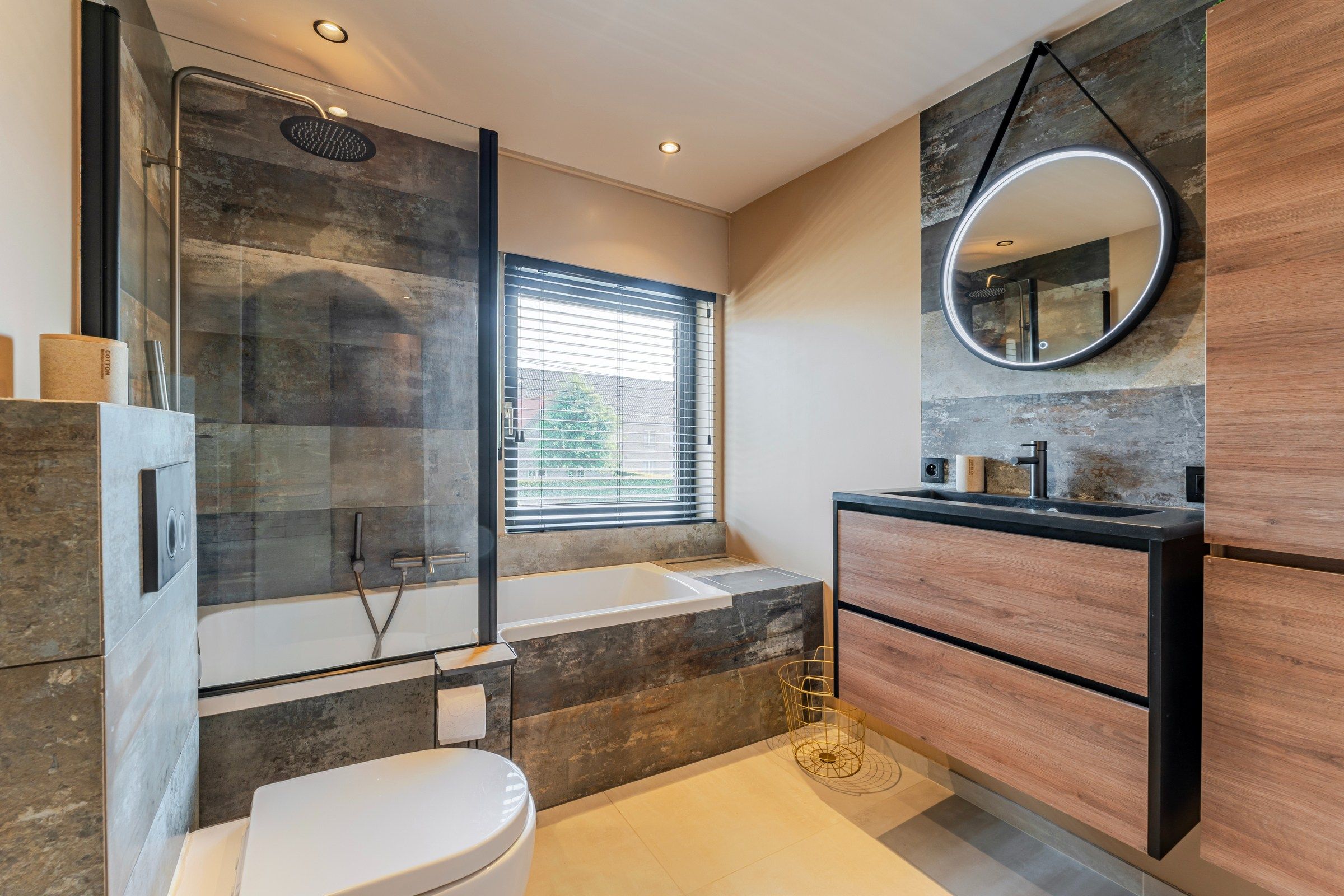 RUIME WONING MET TUIN EN GARAGE foto 9