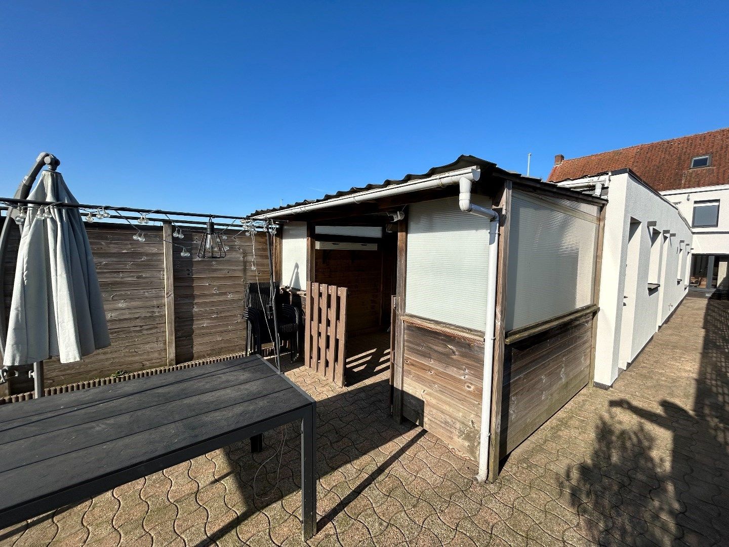Instapklare rijwoning met veel bergruimte TE KOOP  in het bruisende Waregem. foto 15