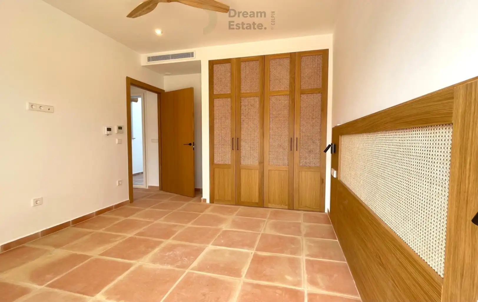 Luxe Ibiza-Style Villa met Panoramisch Bergzicht foto 34