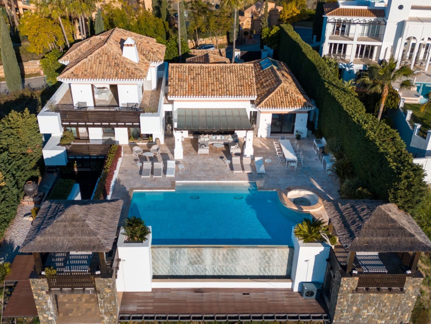 Deze vorstelijke luxe villa ligt majestueus in Los Flamingos, Benahavis. foto 5