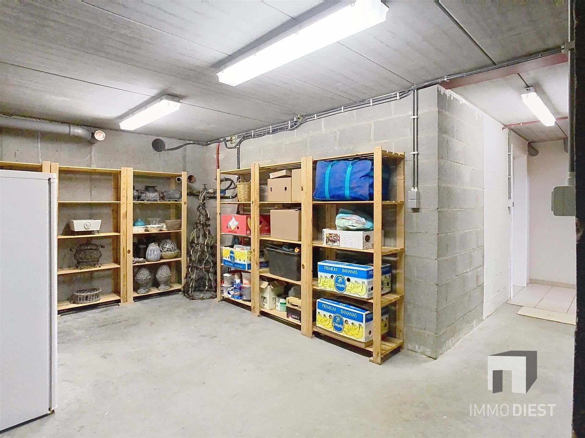 Ontdek deze solide, karaktervolle woning in Veerle met een zeer gunstige ligging op 10 are. foto 38