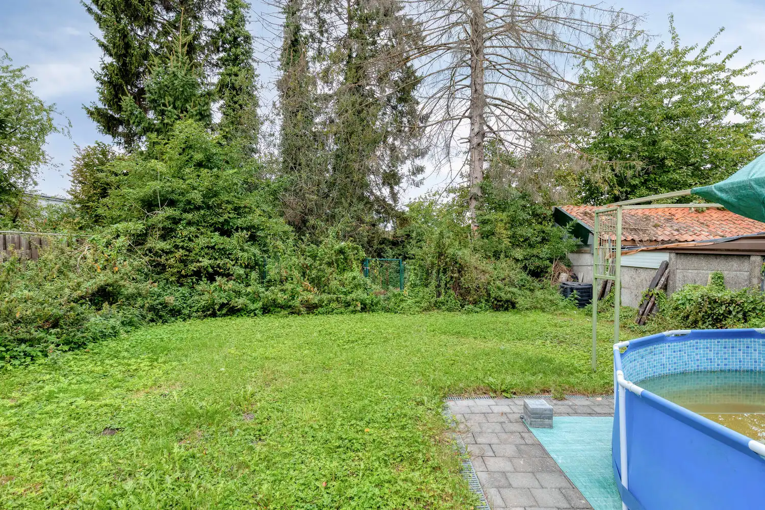 RUIME EN GERENOVEERDE WONING MET 4 SLAAPKAMERS EN WESTGERICHTE TUIN TE HALEN! foto 9