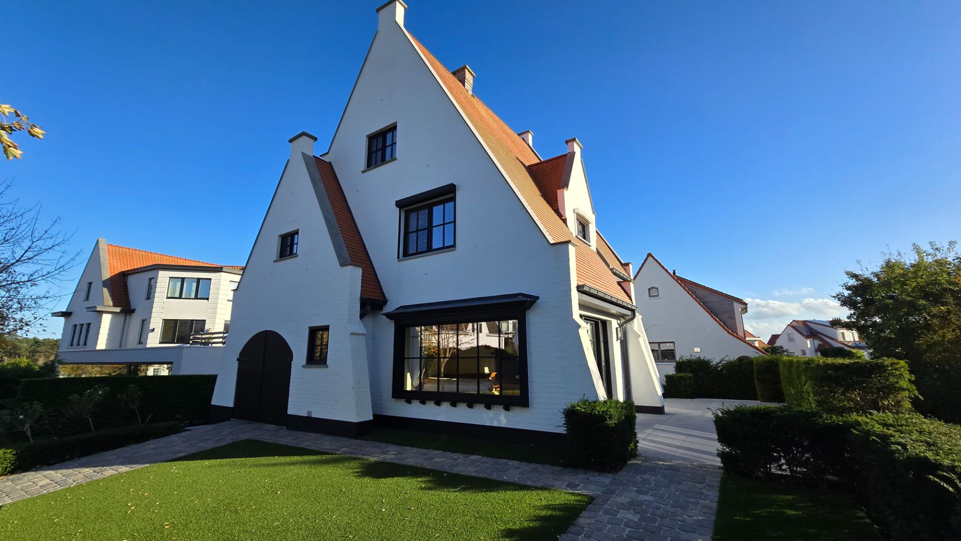 Charmante woning met 5 volwaardige slaapkamers, zonne terras en tuin met garagebox op enkele minuten van de zeedijk. foto 18