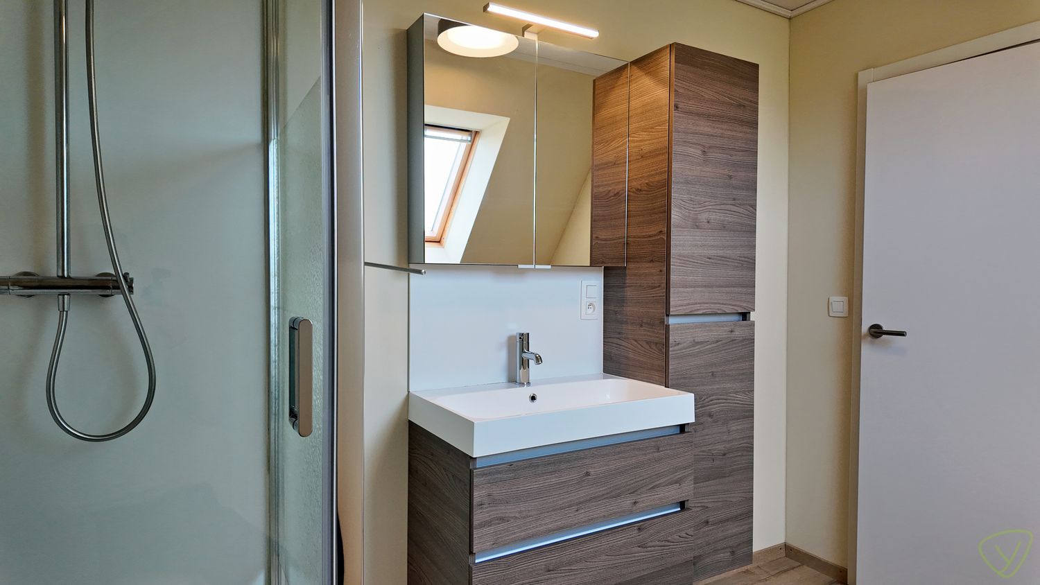 Charmant gerenoveerde woning gelegen te Adegem! foto 16