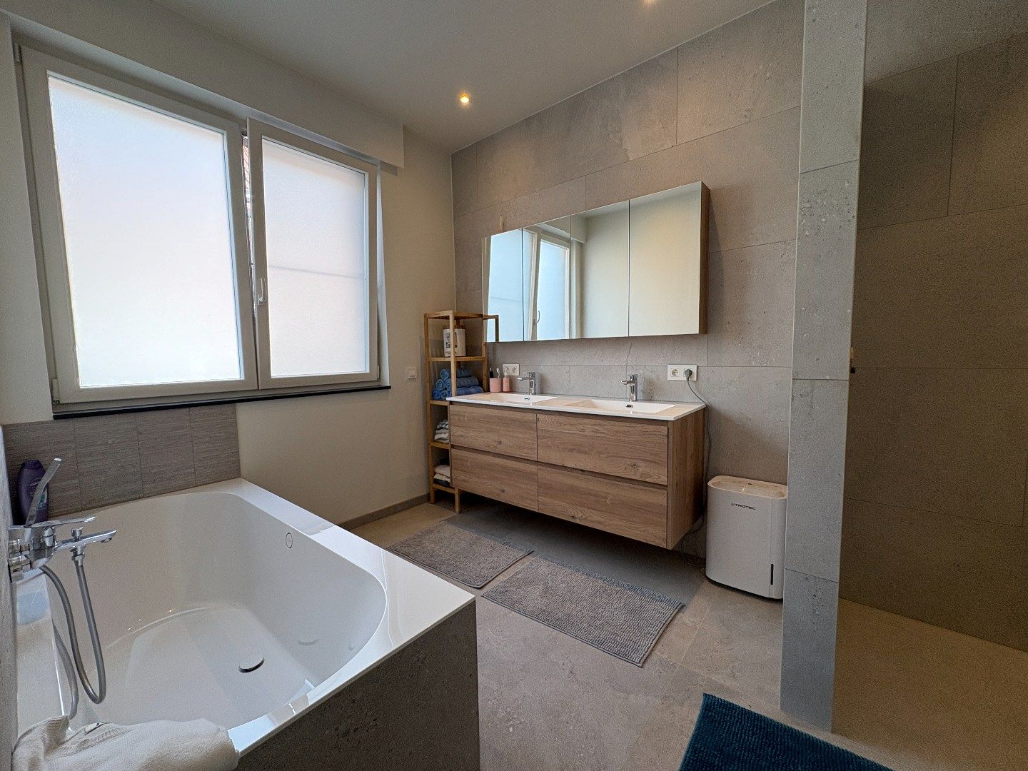 Prachtig gerenoveerde rijwoning met 3 slaapkamers! foto 9