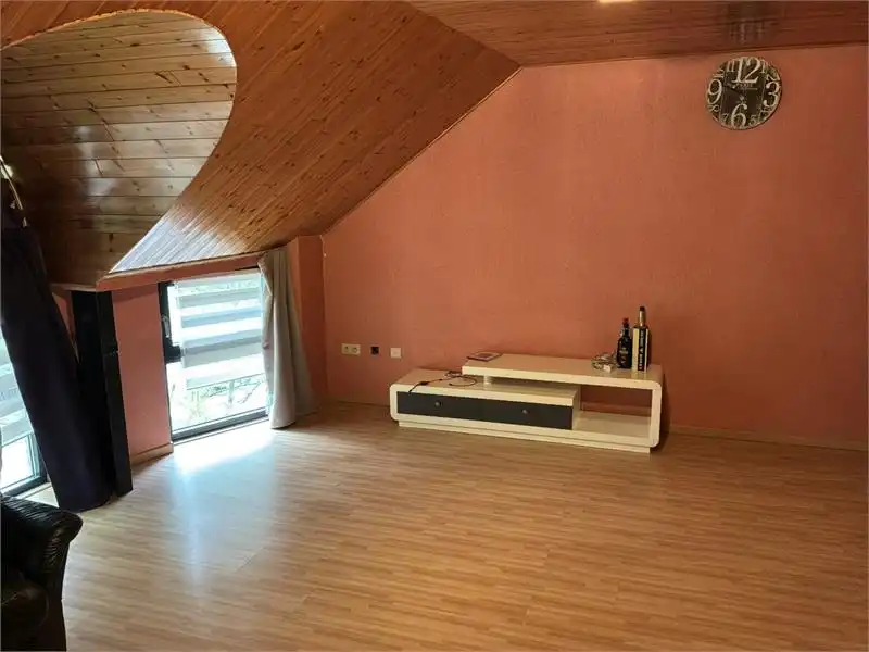 Instapklaar duplex appartement met terras en tuintje in het centrum – geen gemeenschappelijke kosten foto 11