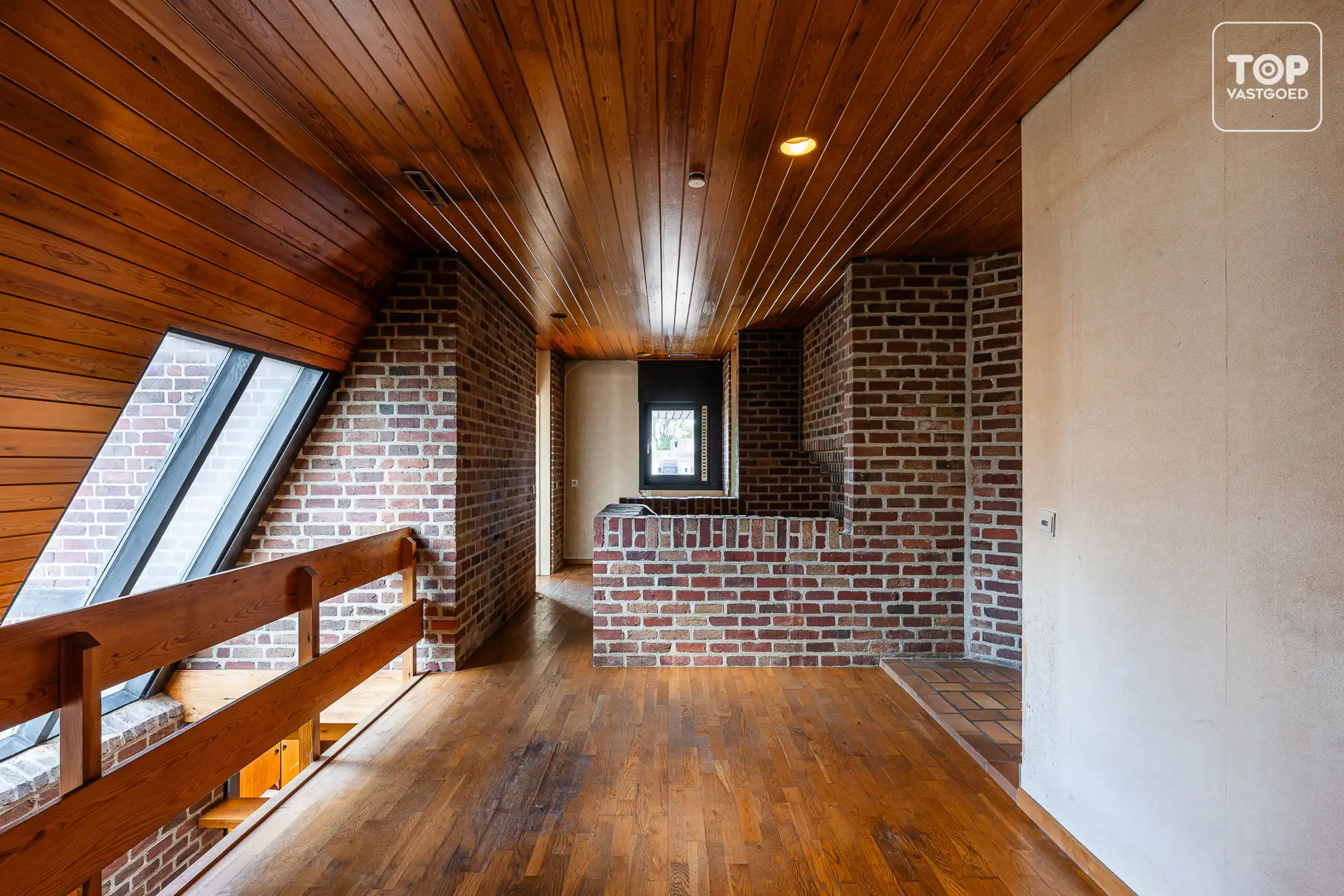 Architecturale woning met 4 slaapkamers en dubbele garage foto 23