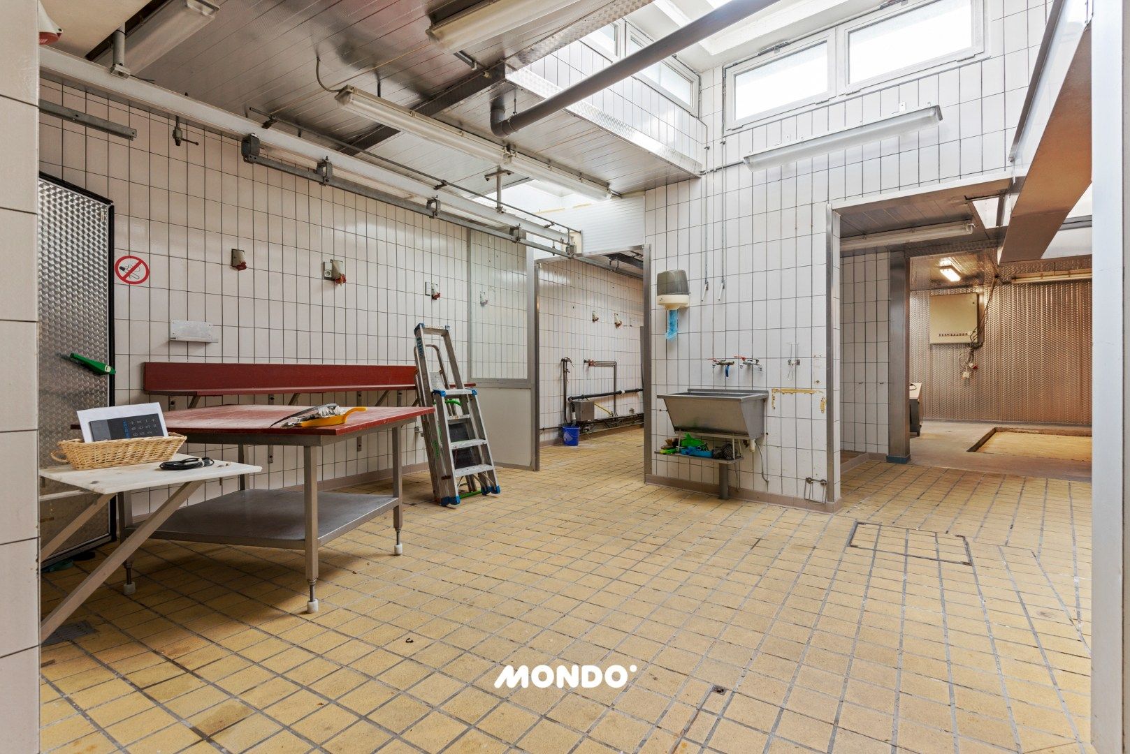 Veelzijdig handelspand met duplex in hartje Willebroek — uitstekende commerciële ligging. foto 9